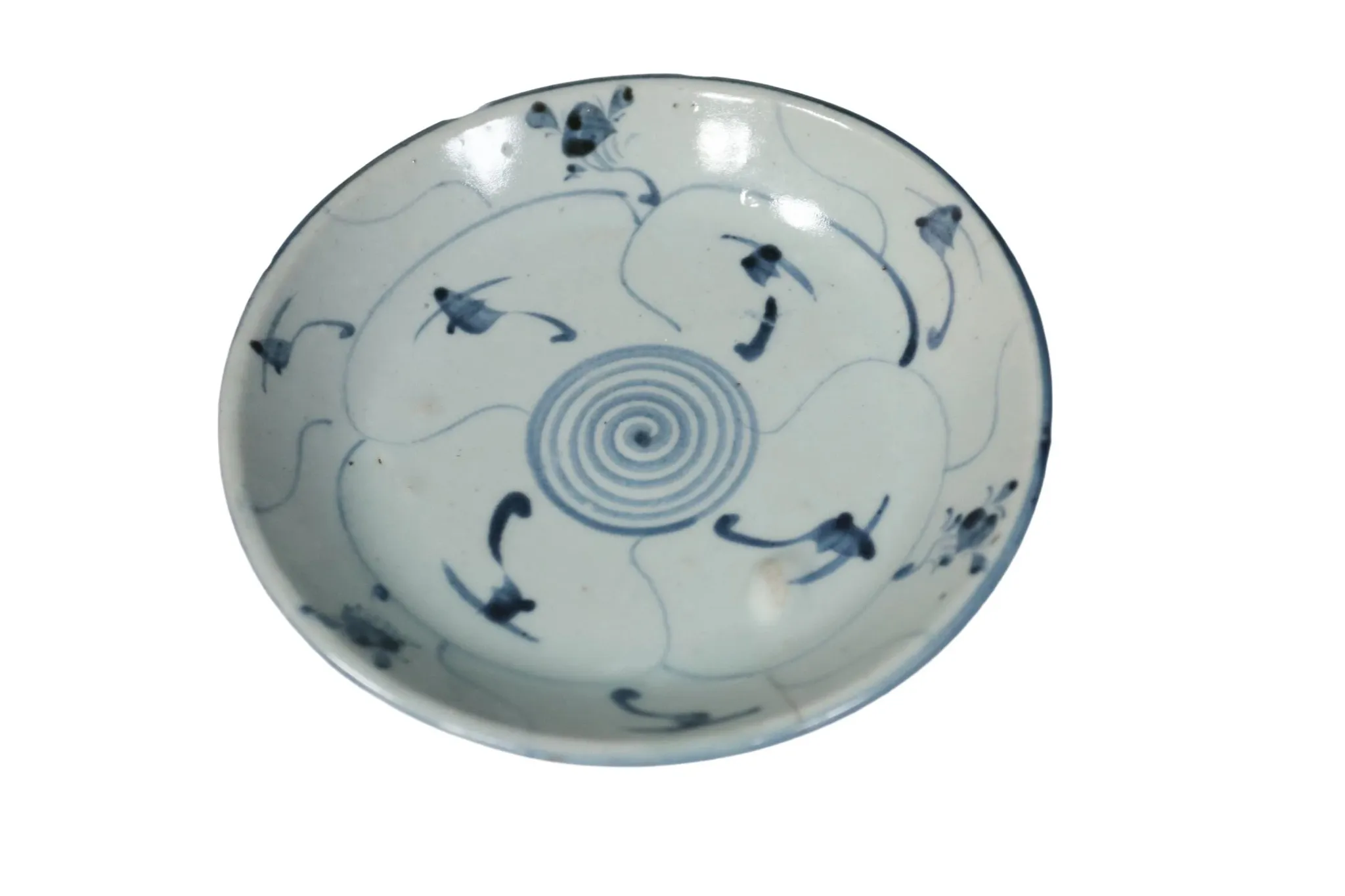 Chinese blue and white dish with spiral lotus decoration – Fujian, c.1800