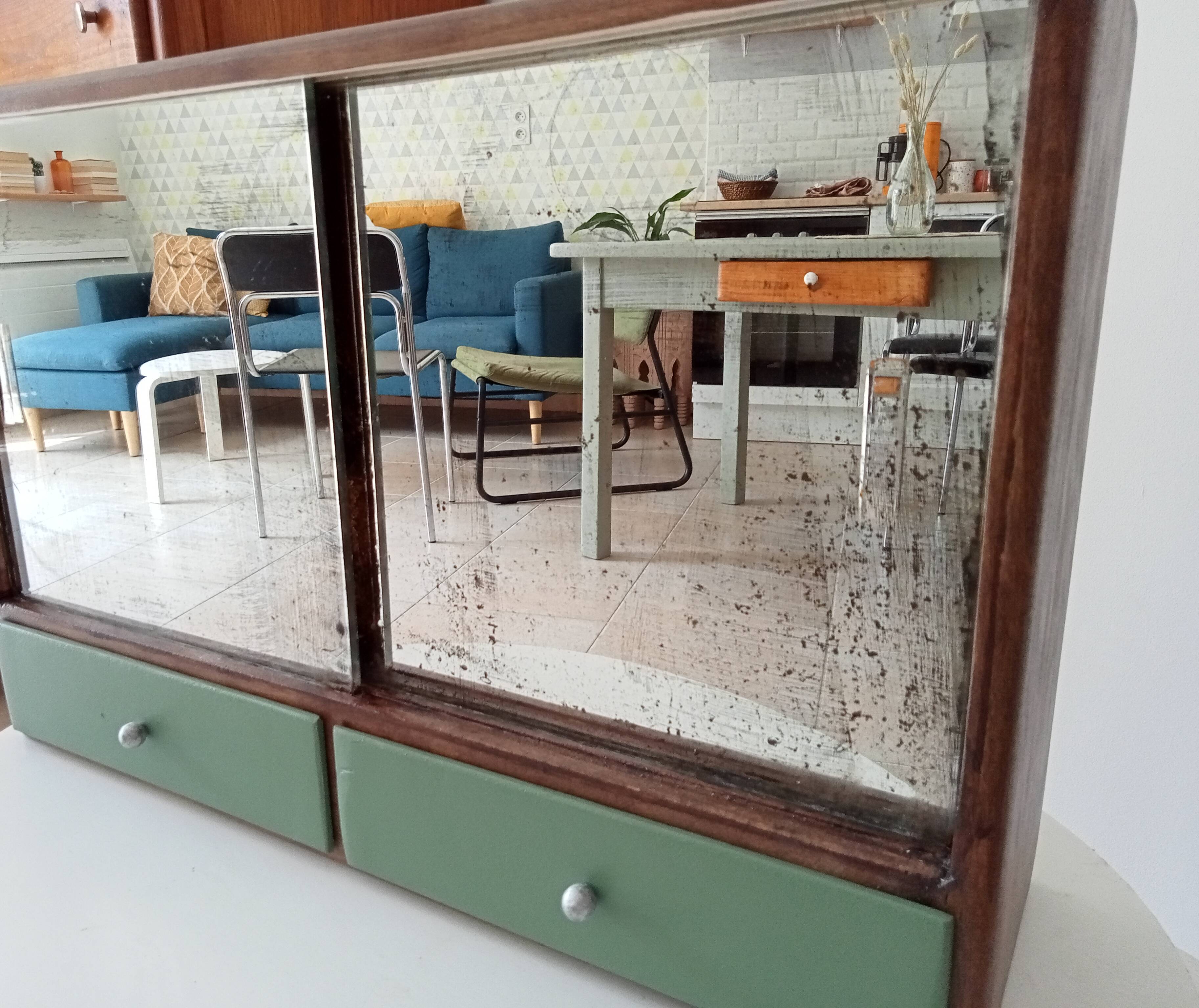 Vintage medicine cabinet 70s