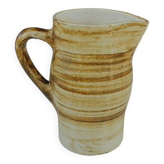 Longchamp pitcher