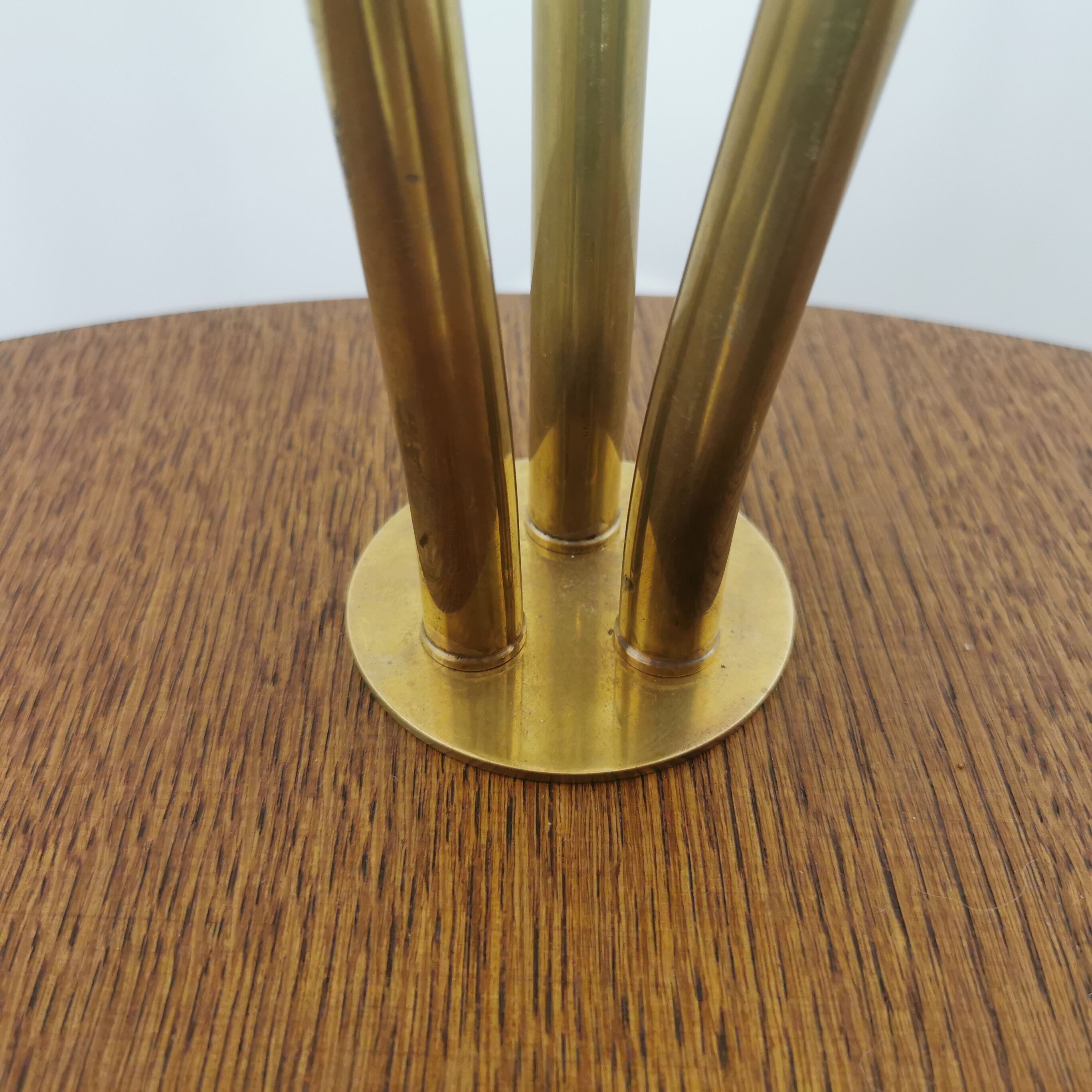 Lampadaire tripode avec tablette 60