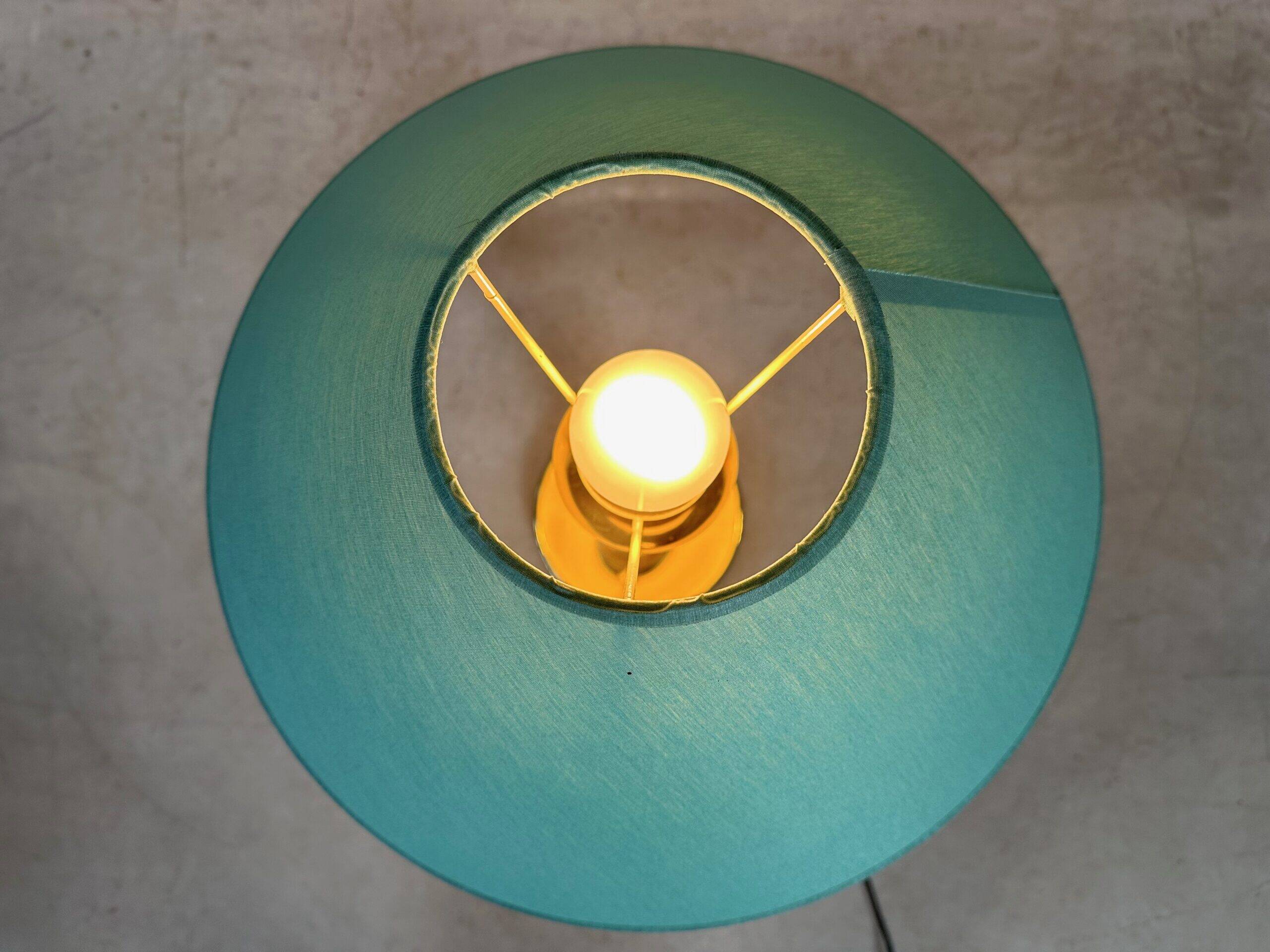 Vintage Hollywood Regency table lamp – brass and perspex