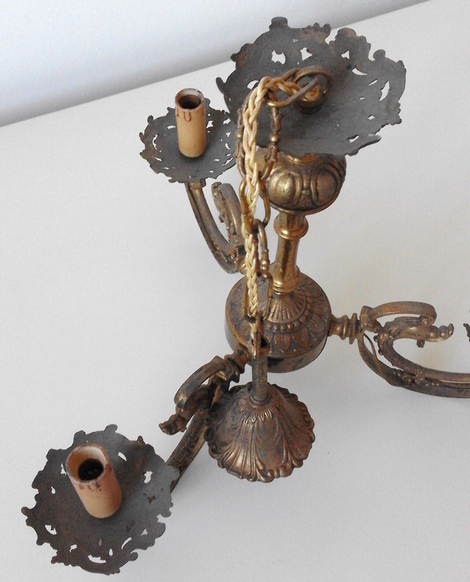 Metal chandelier with 3 dolphin pattern fires