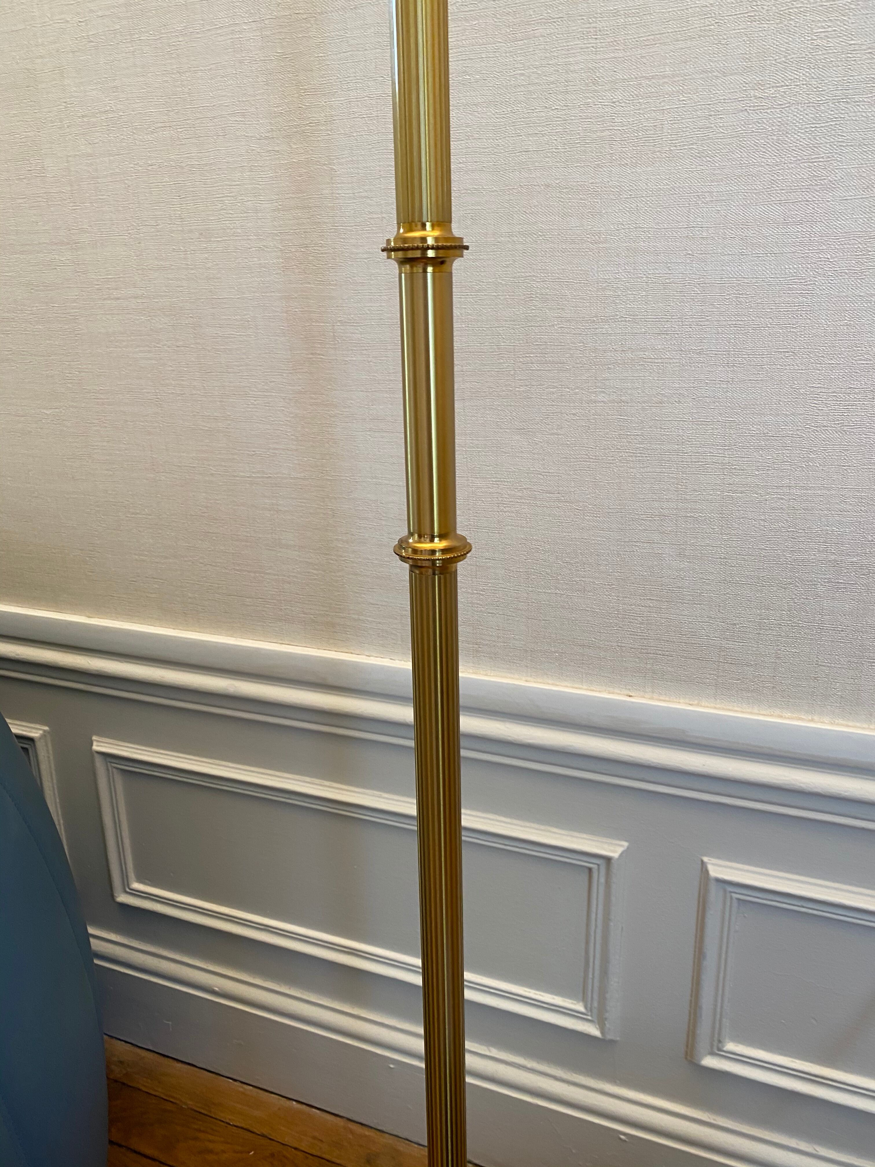 Lampadaire halogène style Louis XVI bronze et laiton, Lucien Gau