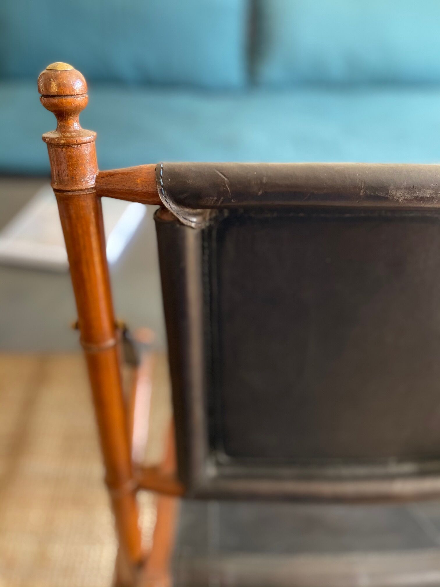 Safari armchair in wood and leather