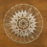 Aperitif dish in chiseled glass