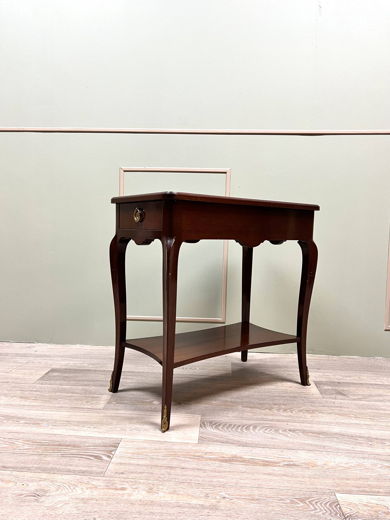 Table de salon en acajou de style louis xv