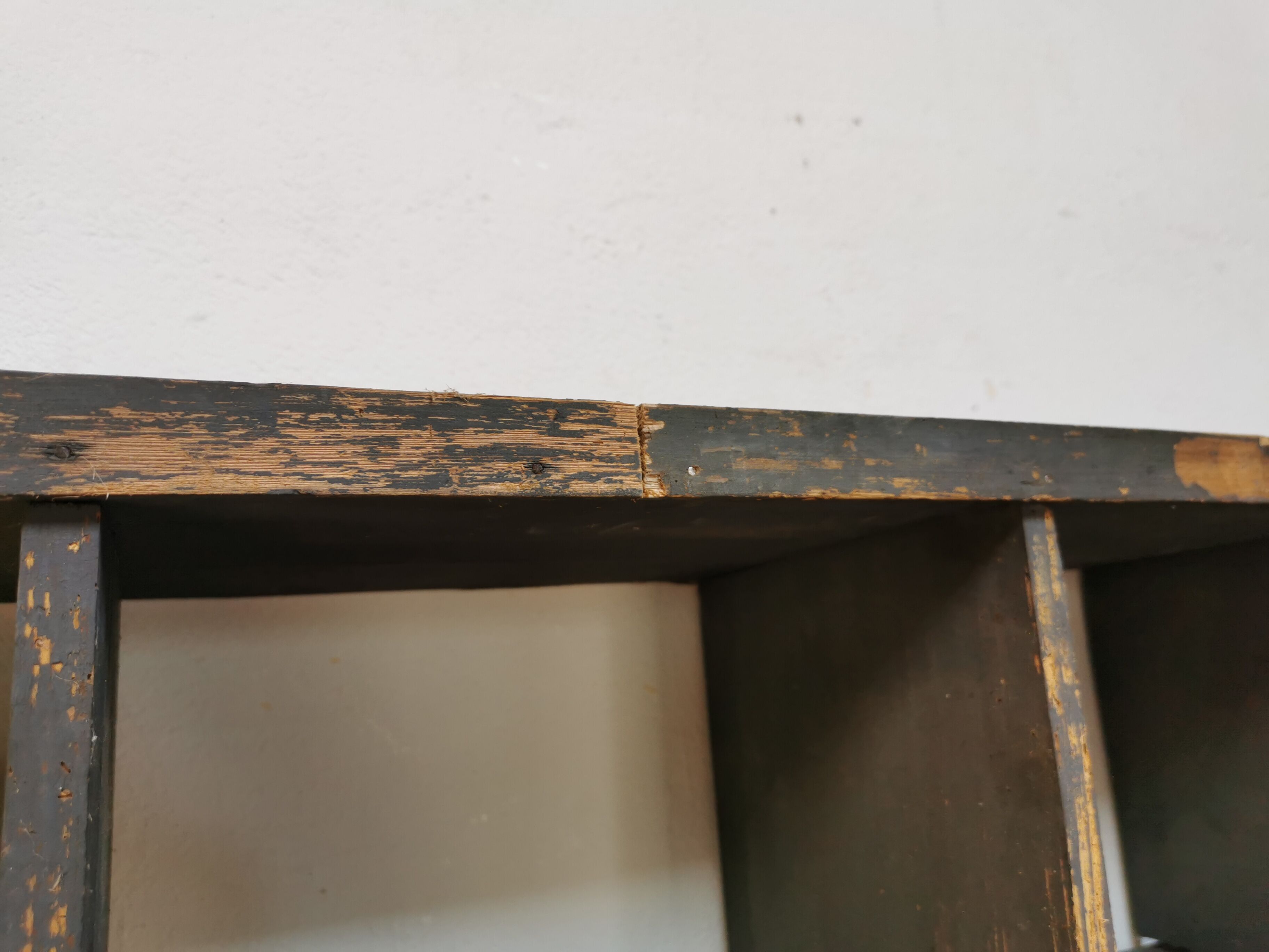 Meuble de métier à casiers bibliothèque