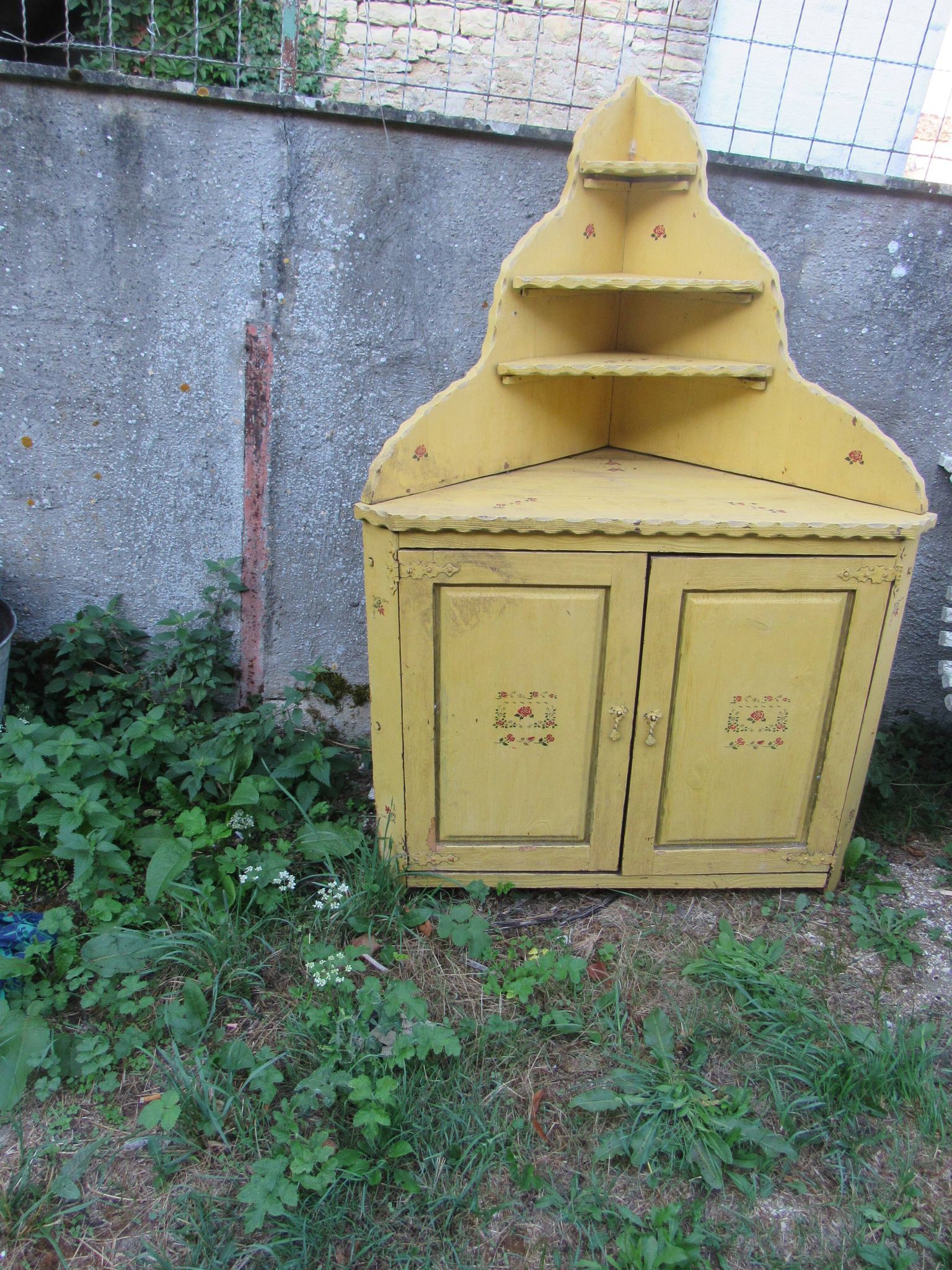 Corner buffet