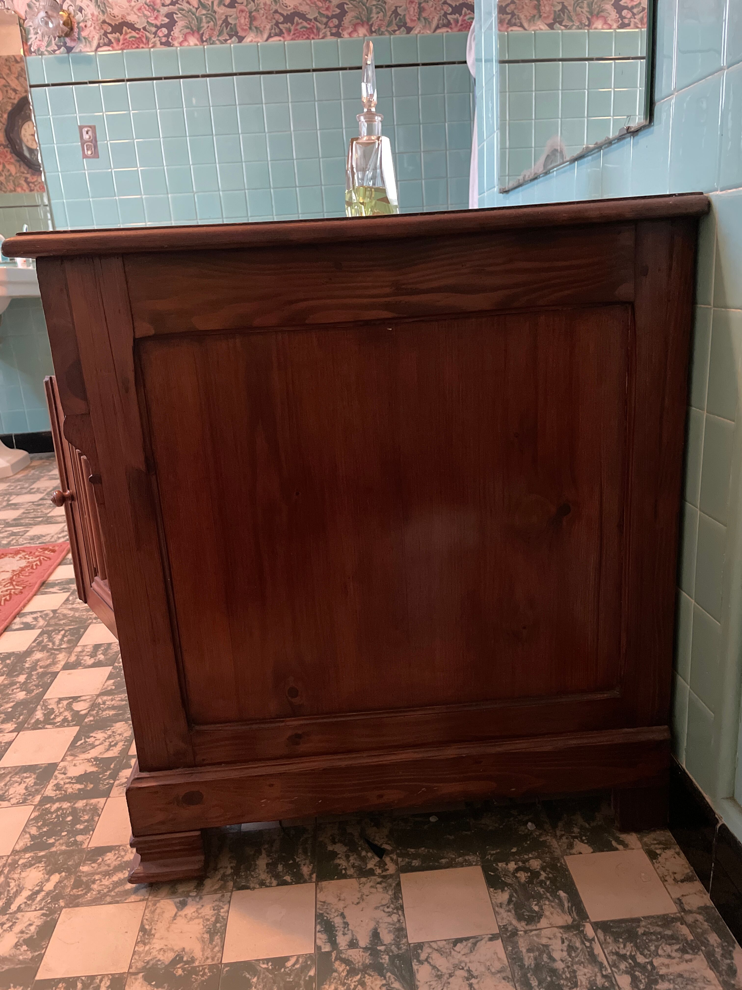 Bathroom vanity unit