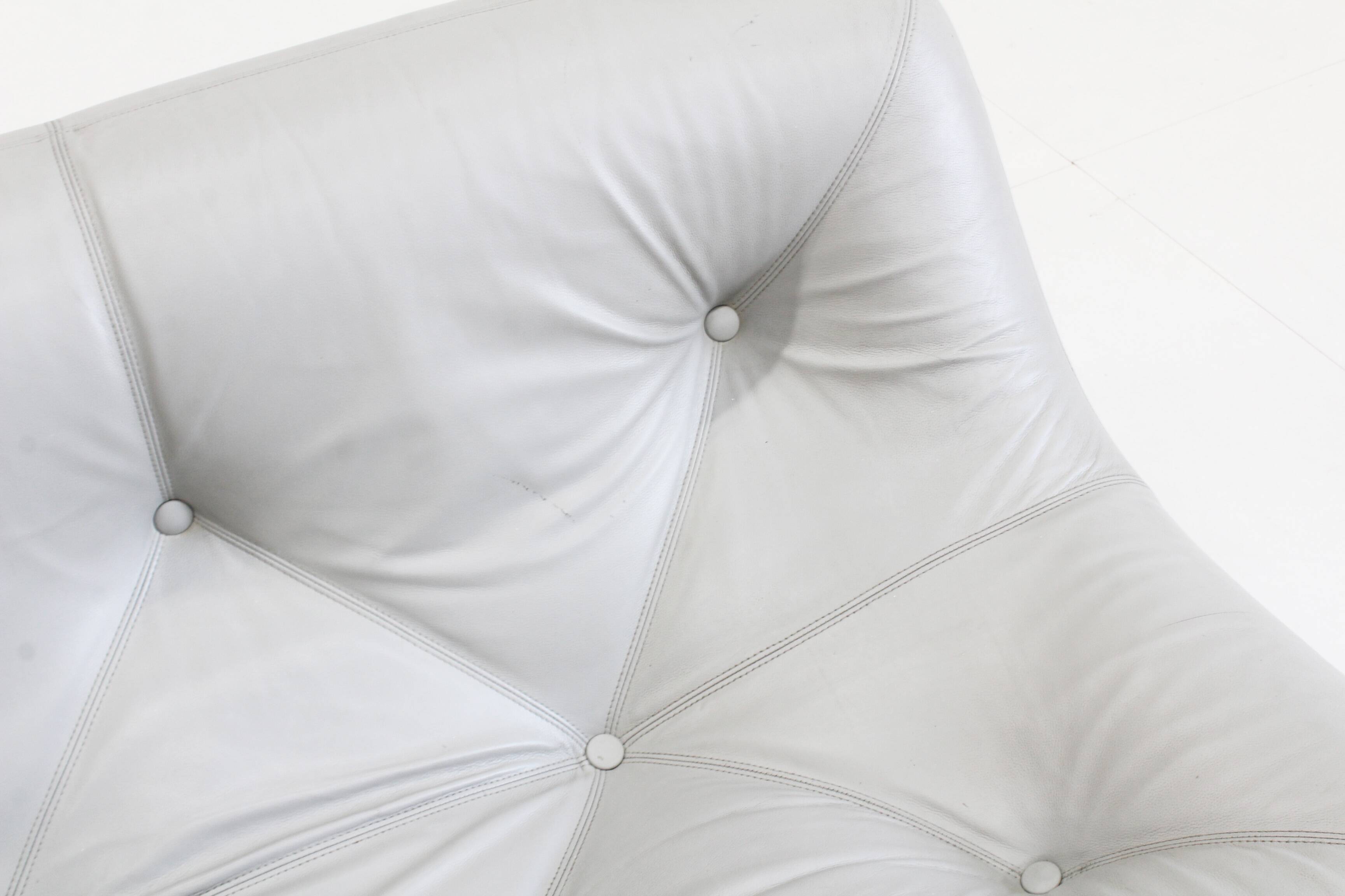 Canapé Kali en cuir gris de Michel Ducaroy pour Ligne Roset