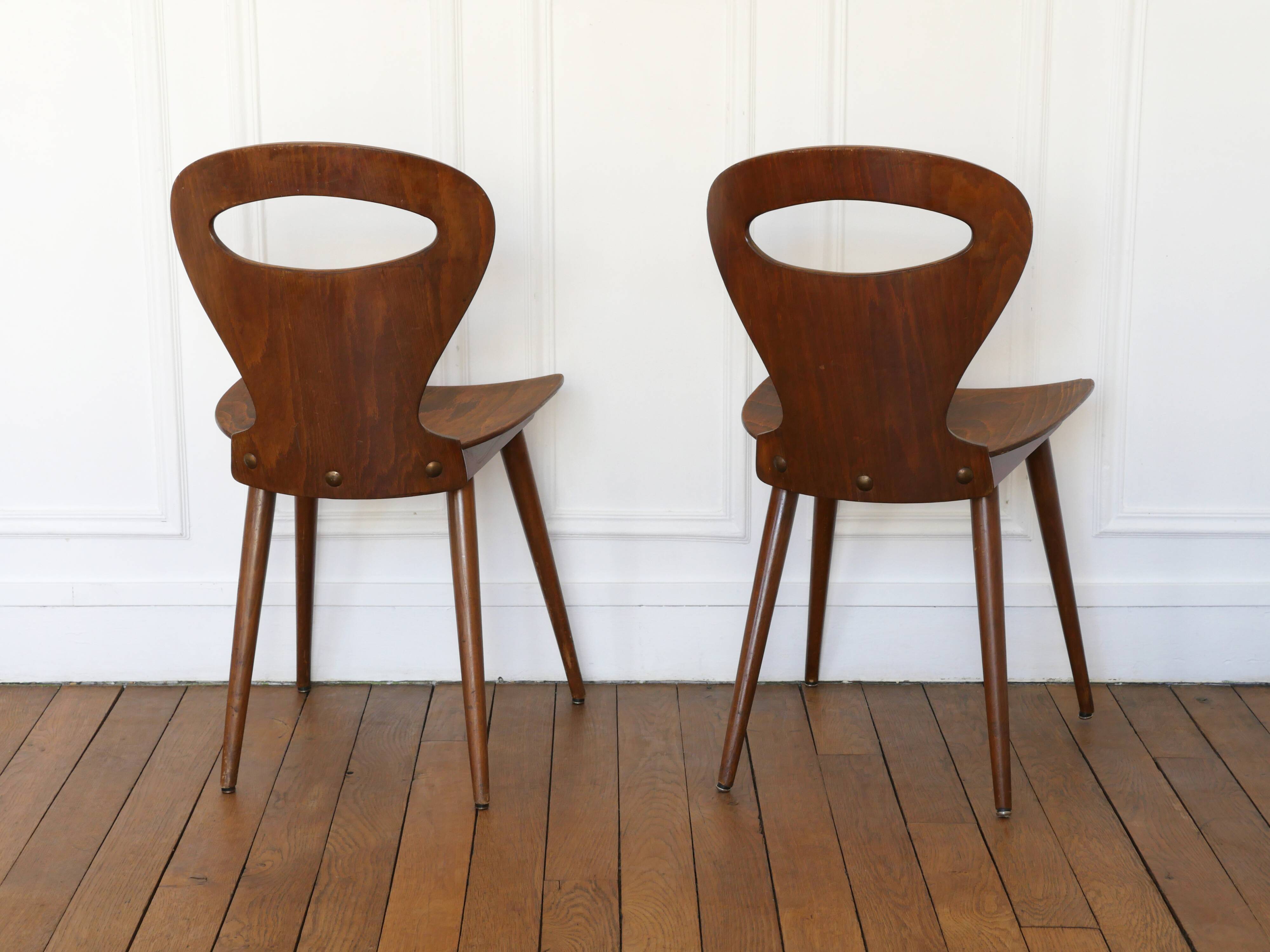 Suite of two Baumann Fourmi chairs
