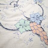 Multicolored embroidered round sheet