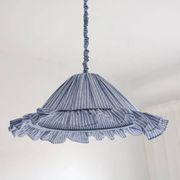 Suspension Emilia, abat-jour plissé à volants, rayures bleus