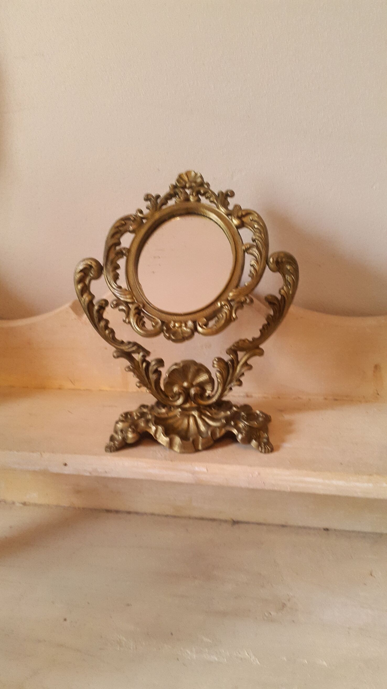 Baroque oval mirror pivoting on foot Golden brass 20x15cm