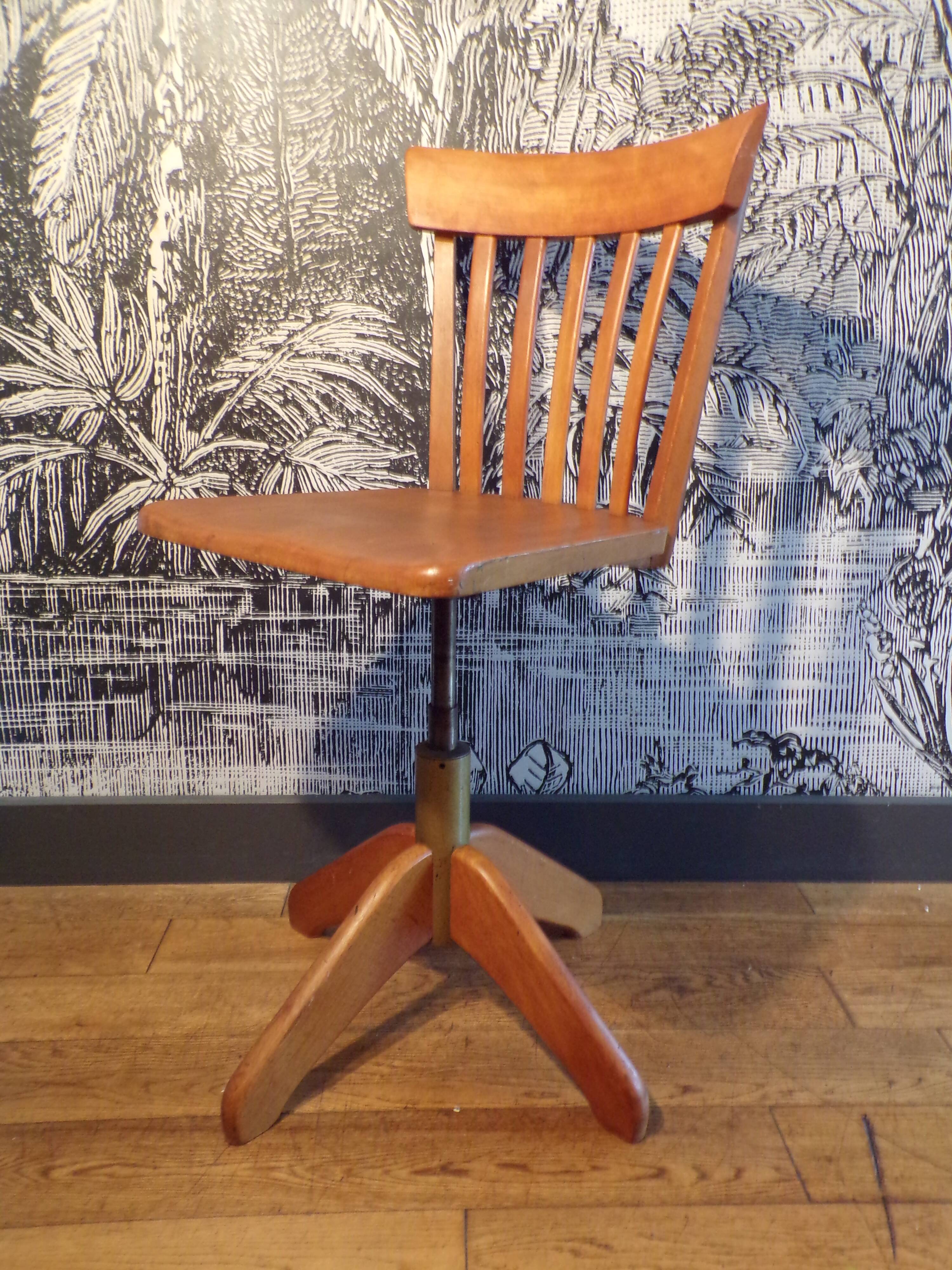 Chaise américaine pivotante