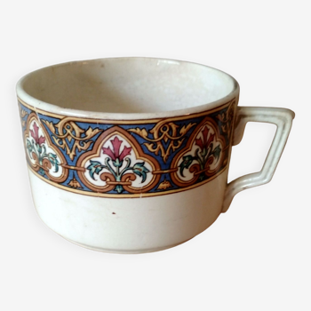 Tasse à thé en faïence de Sarreguemines 19eme siècle