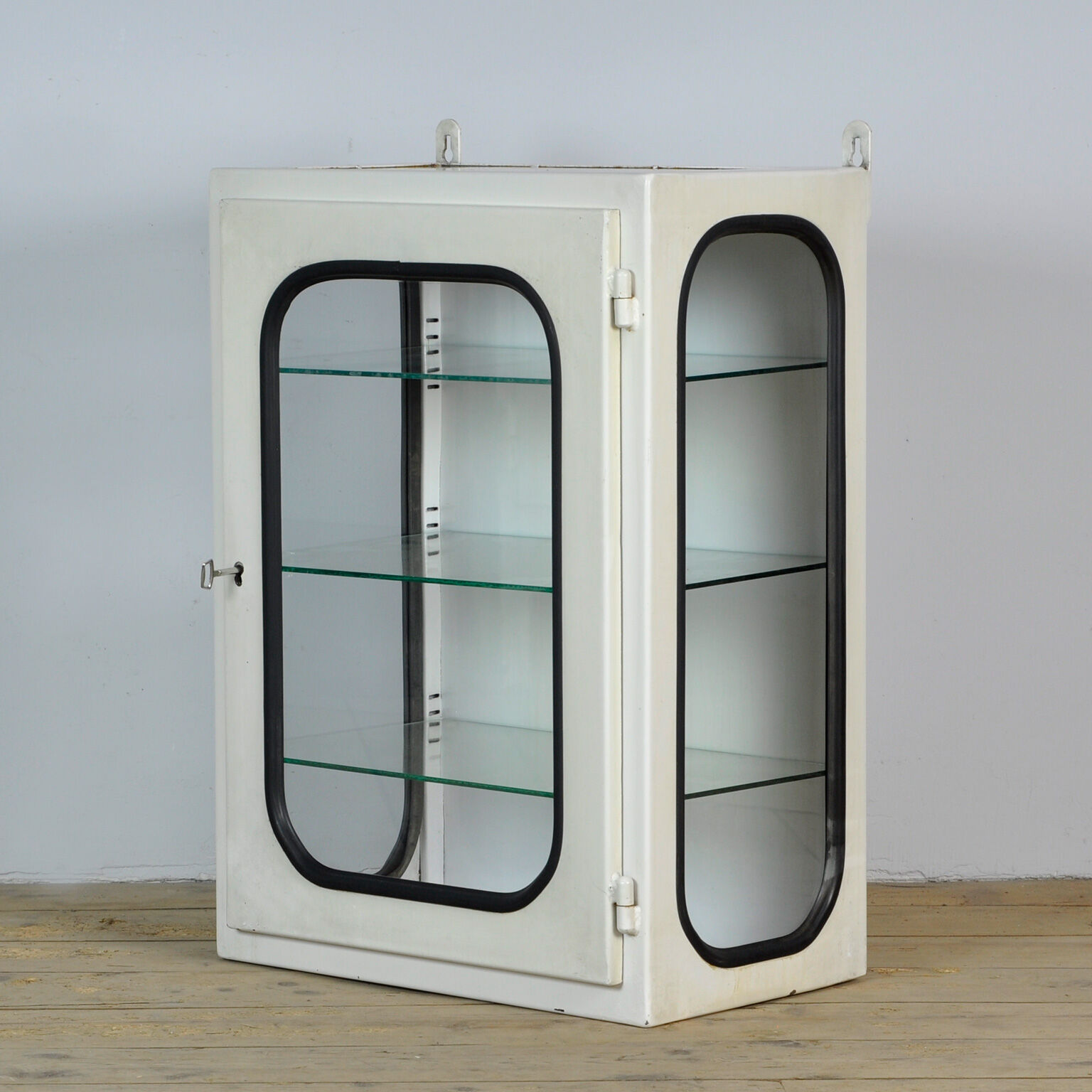 Armoire à pharmacie d’hôpital vintage années 1970