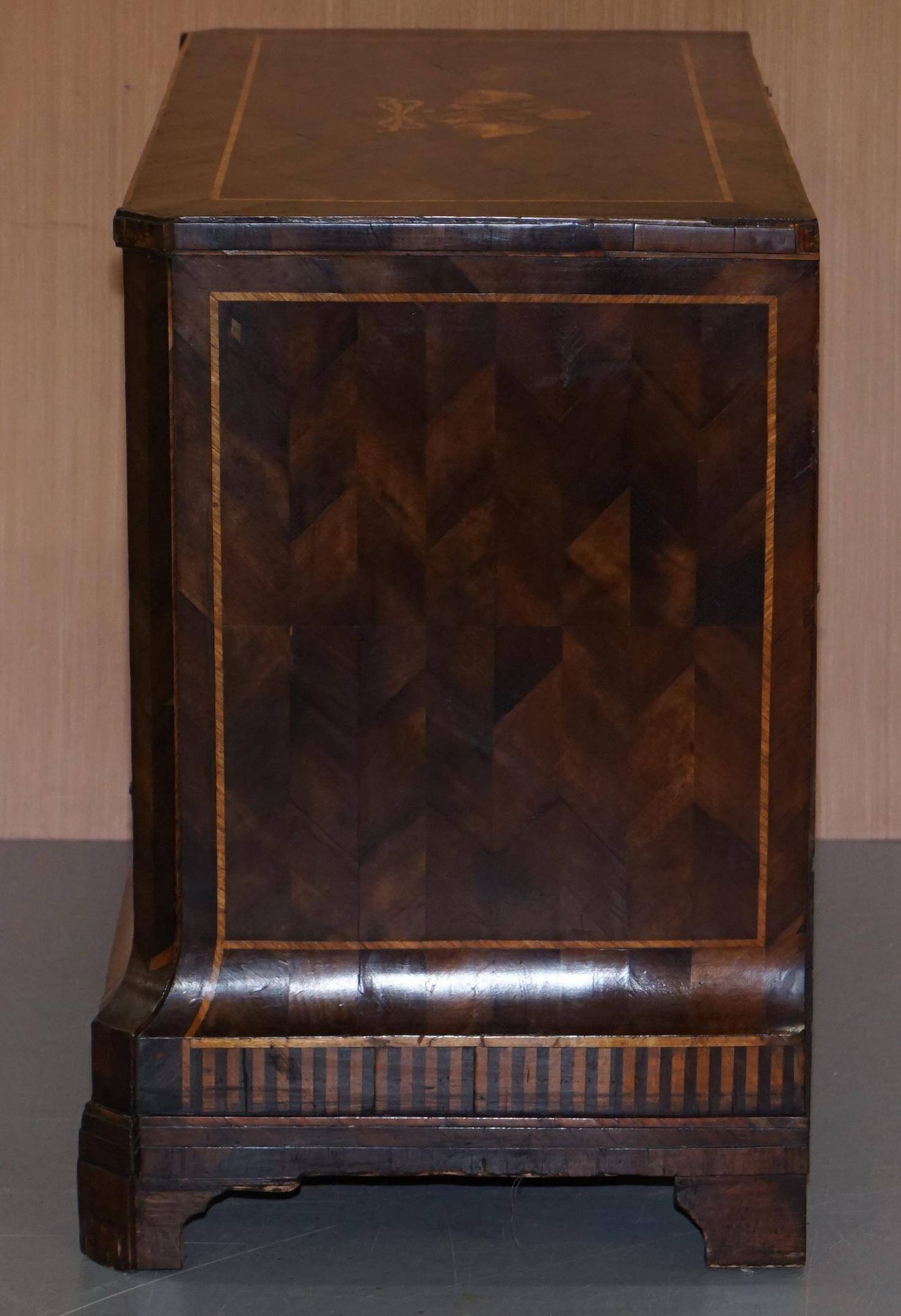 Commode parquetry marqueterie continentale circa 1780