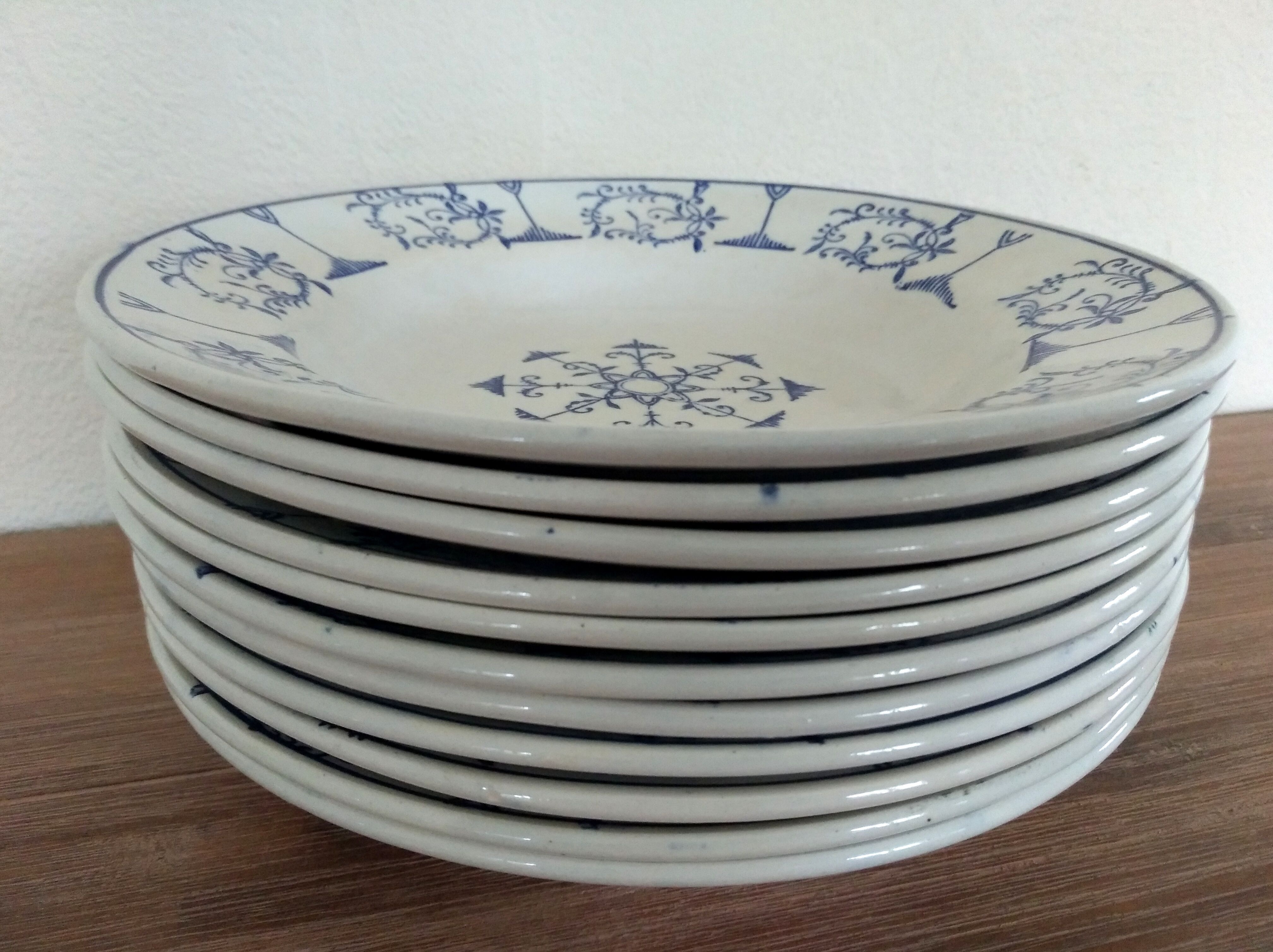 Service 11 soup plates mill of wolves