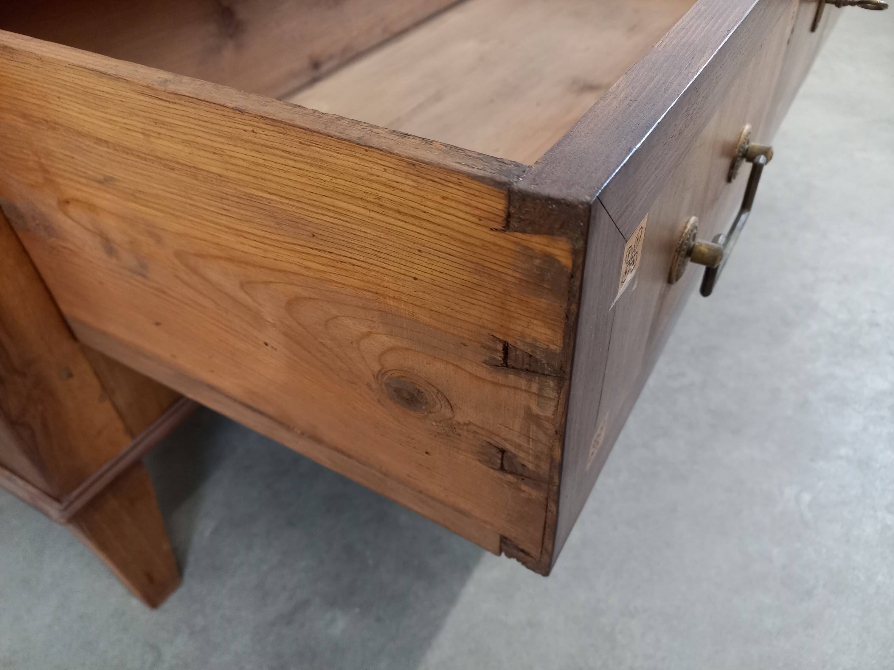 Commode de style Louis XVI