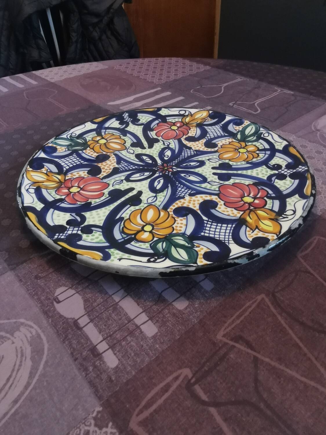 Decorative ceramic plate
