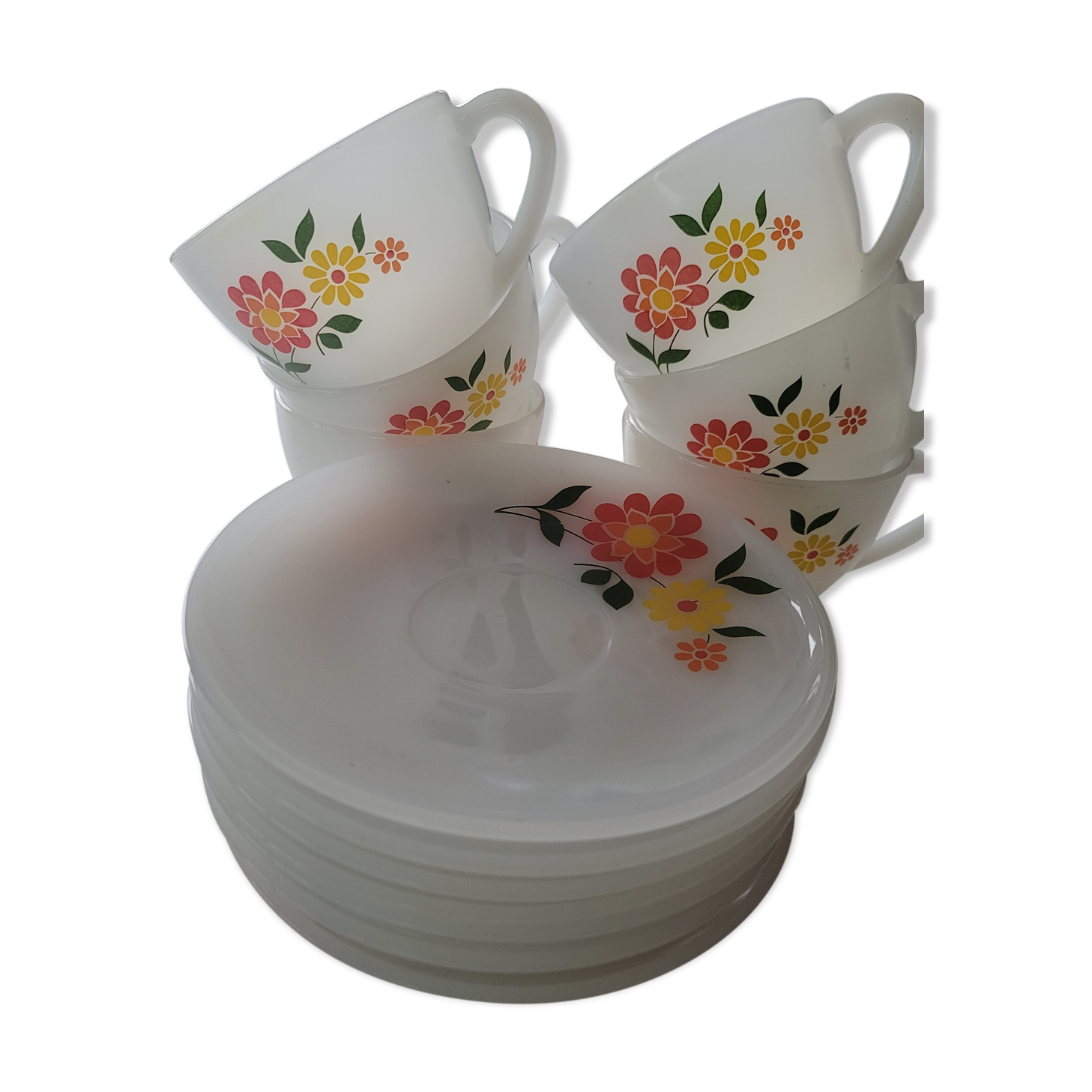 6 cups and 8 Arcopal sub-cups