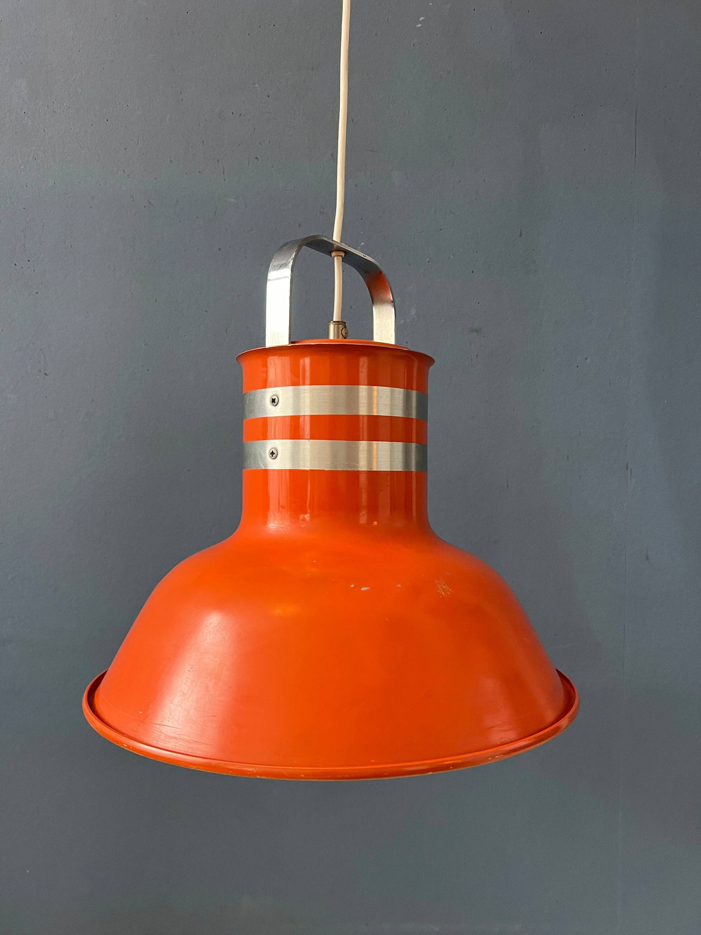 Suspension Space Age in orange/red metal