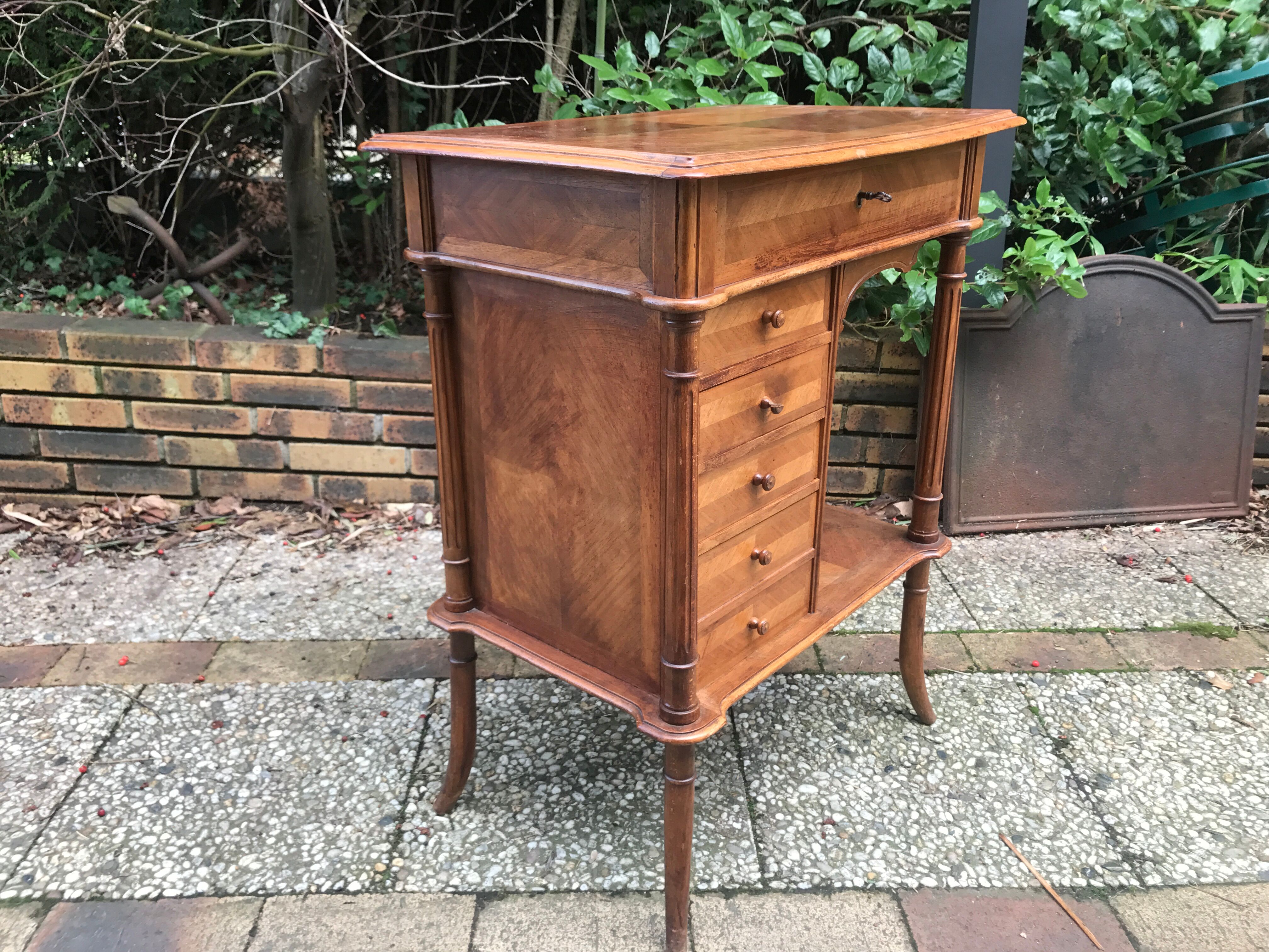 Dressing table walnut