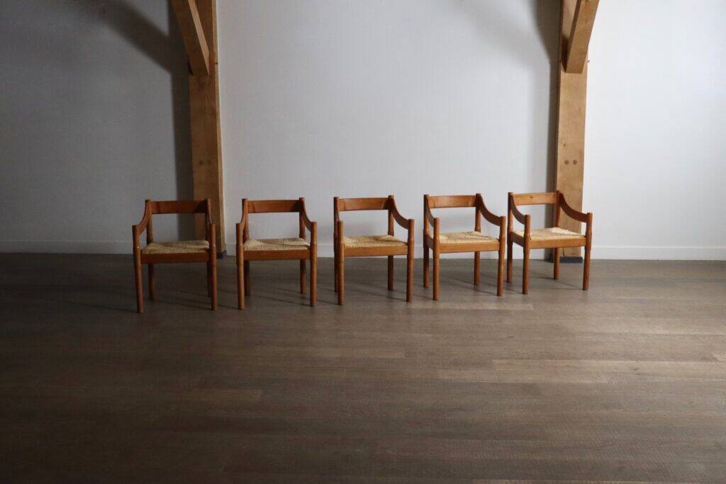 5 chaises Carimate par Vico Magistretti, Italie 1960