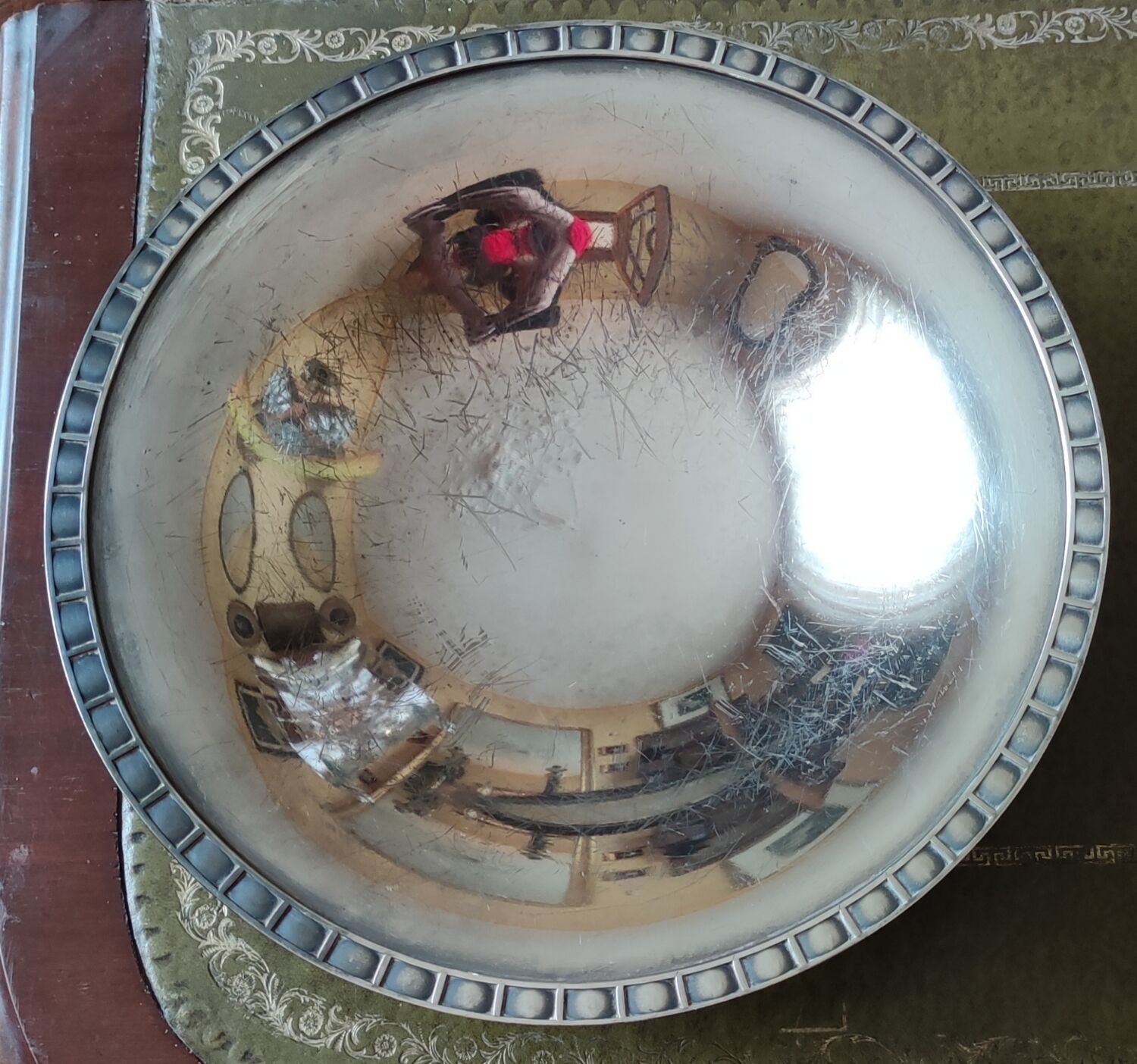 Silver metal fruit cup