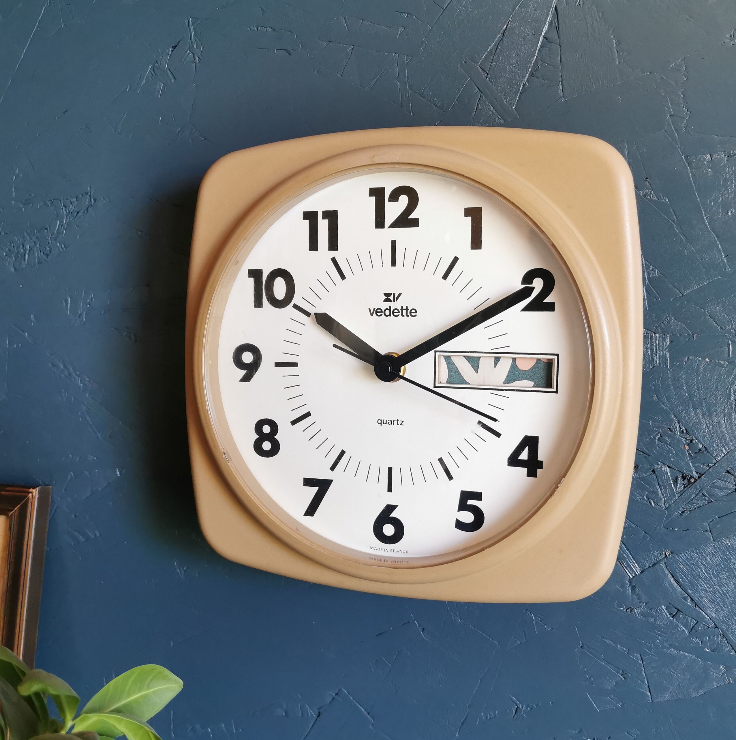 Vintage clock square silent wall clock "Mocha Spotlight"