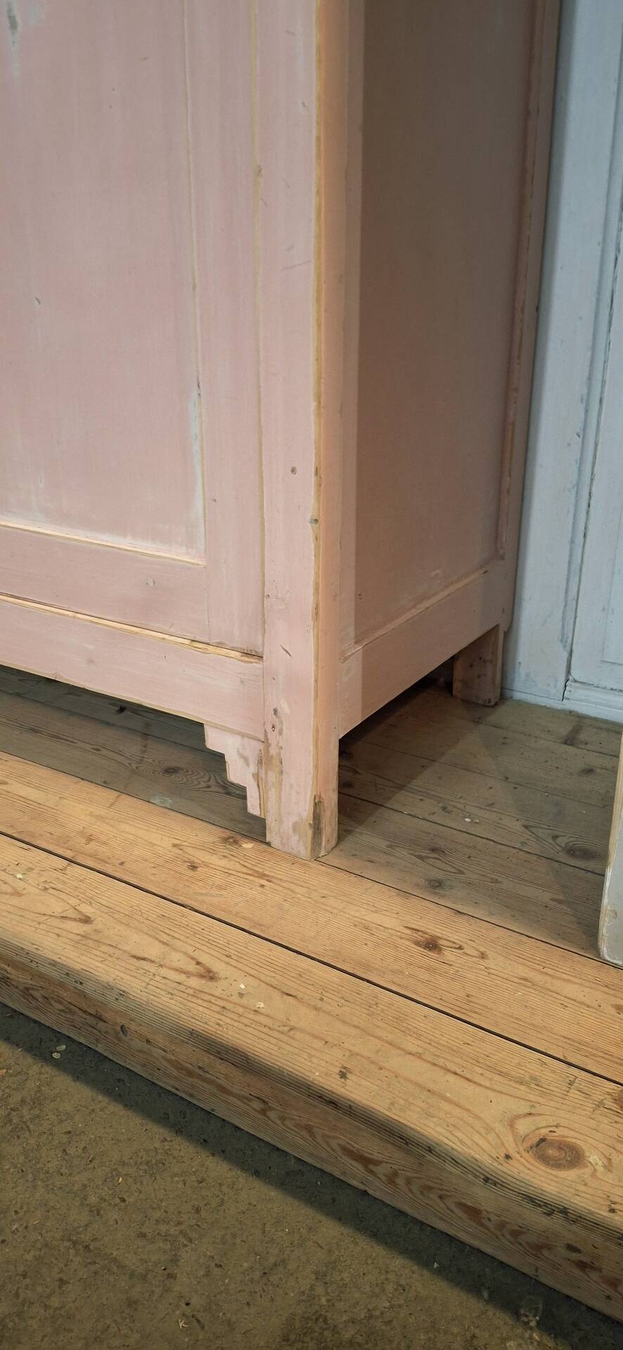 Asymmetrical wardrobe
