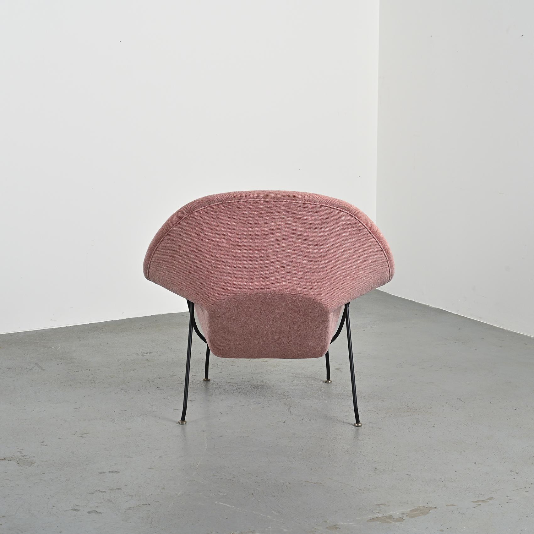 Womb Chair 1st edition by Eero Saarinen, Knoll circa 1948.