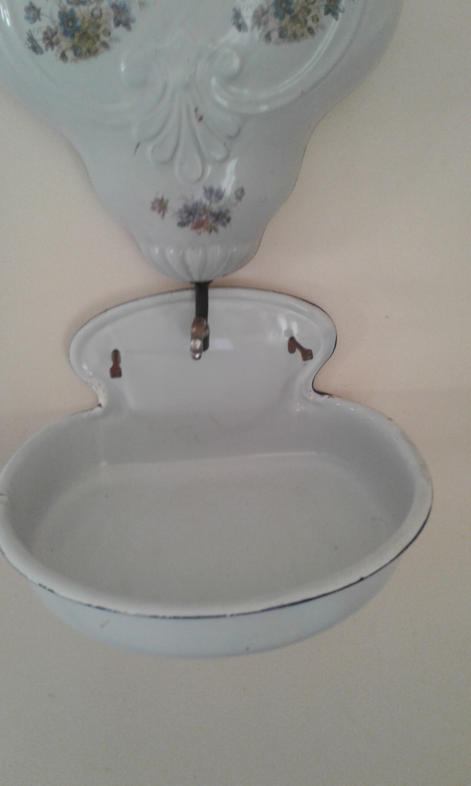 Fountain has enamelled water