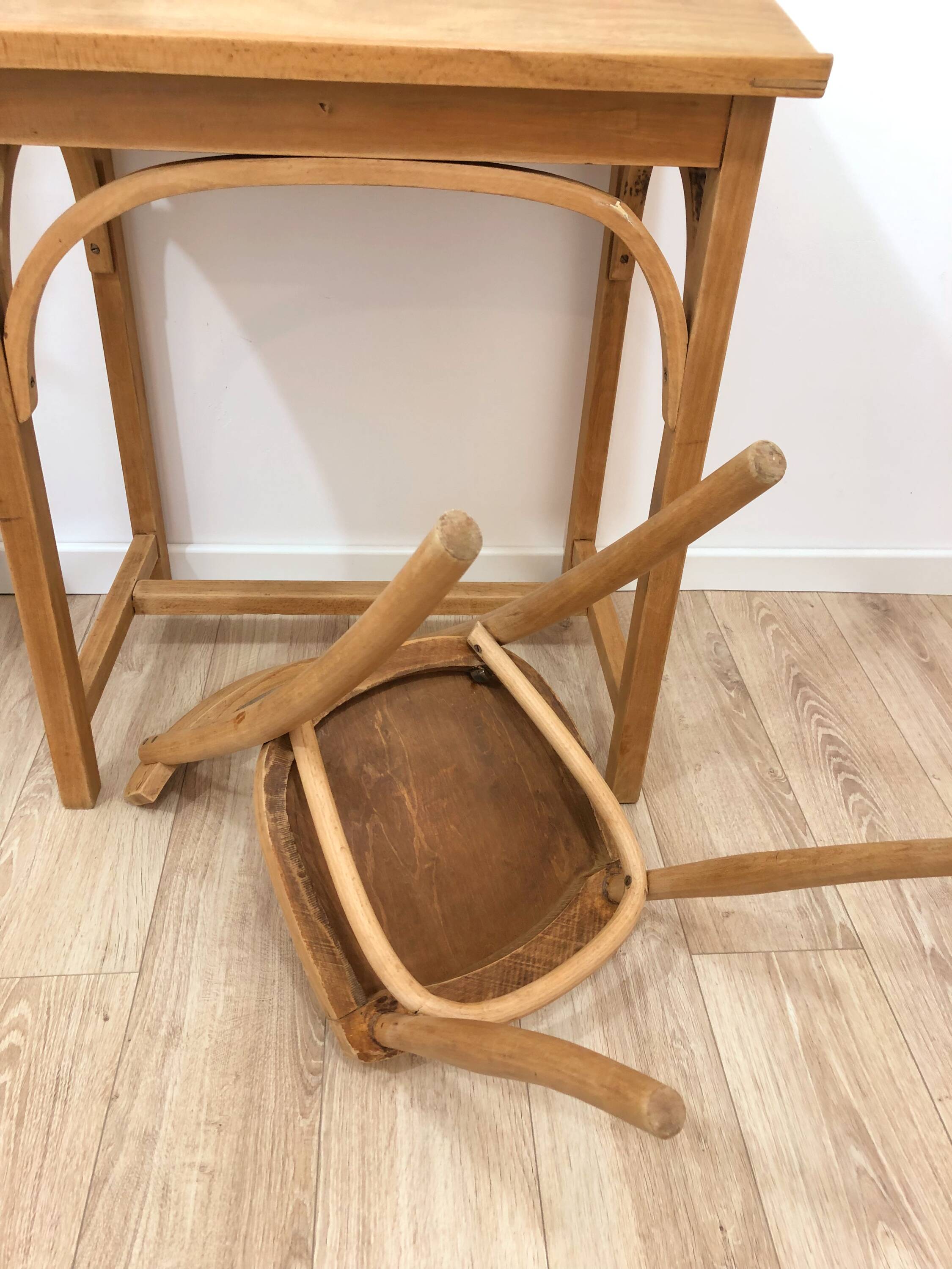 Children's desk/desk and chair from the 60s