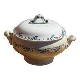 Antique soup tureen K&G from Lunéville, holly decoration.