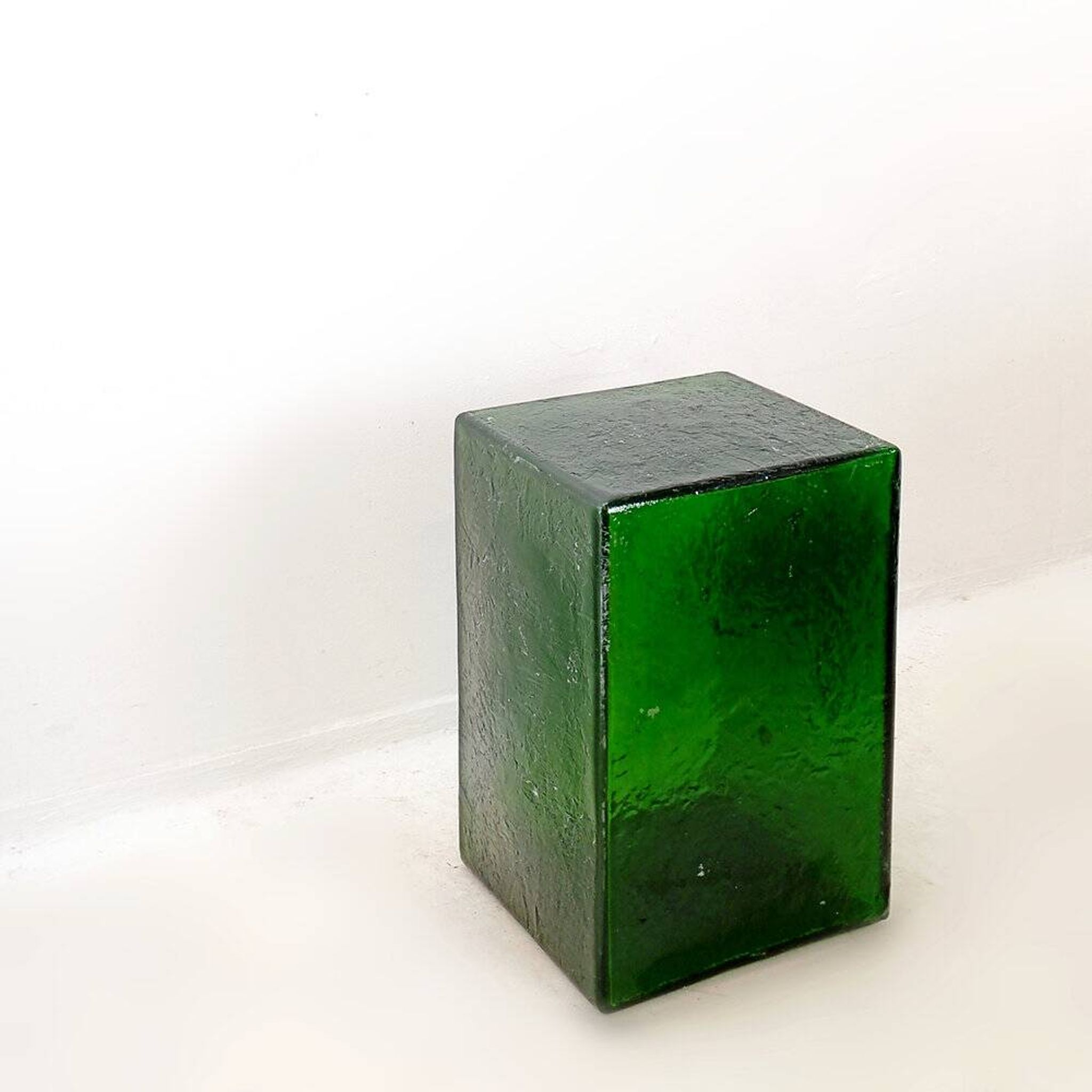 Translucent bottle green acrylic base