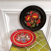 Assiettes décoratives en bois peintes à la main