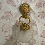 Vintage wall light in gilded bronze with a cracked glass globe.