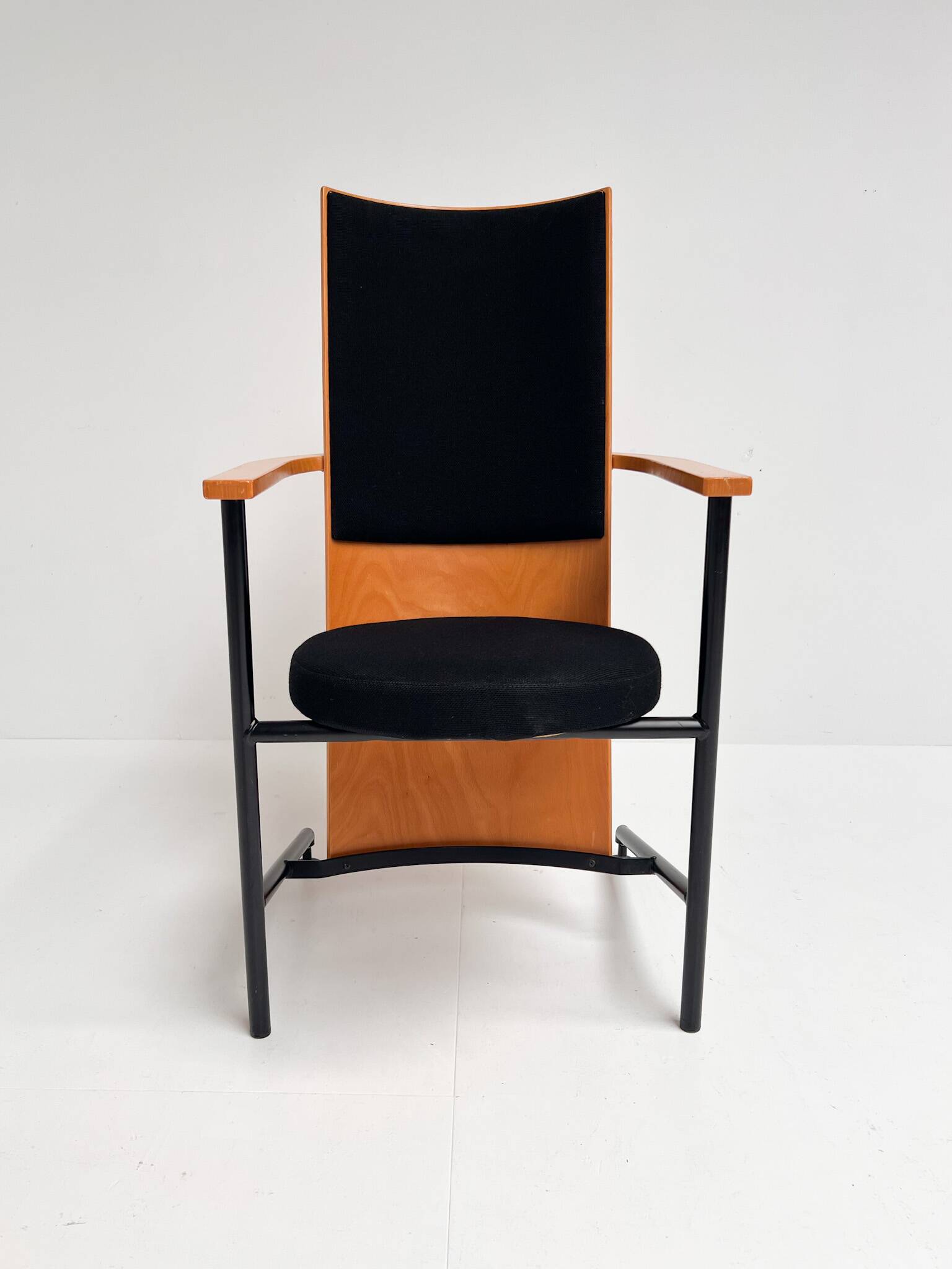 Fauteuil Intimo Nojatuoli par Timo Saarnio, 1989