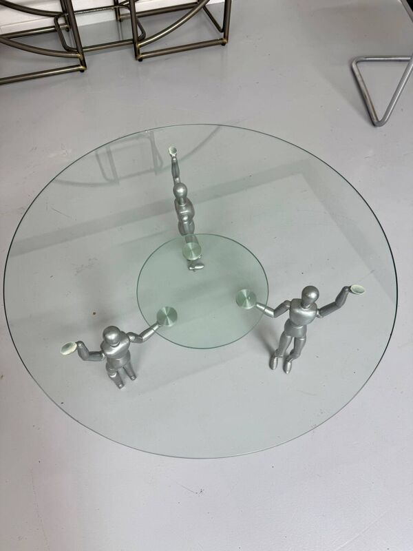 Table basse verre et métal design années 80 personnages métal vintage