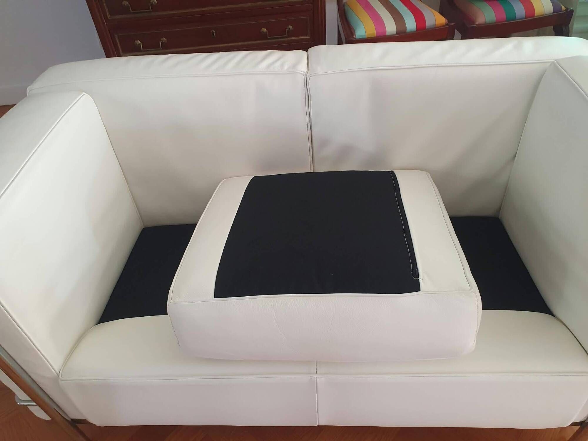 LC2 Le Corbusier 2-seater sofa, white leather, reissue by Cassina, excellent condition.