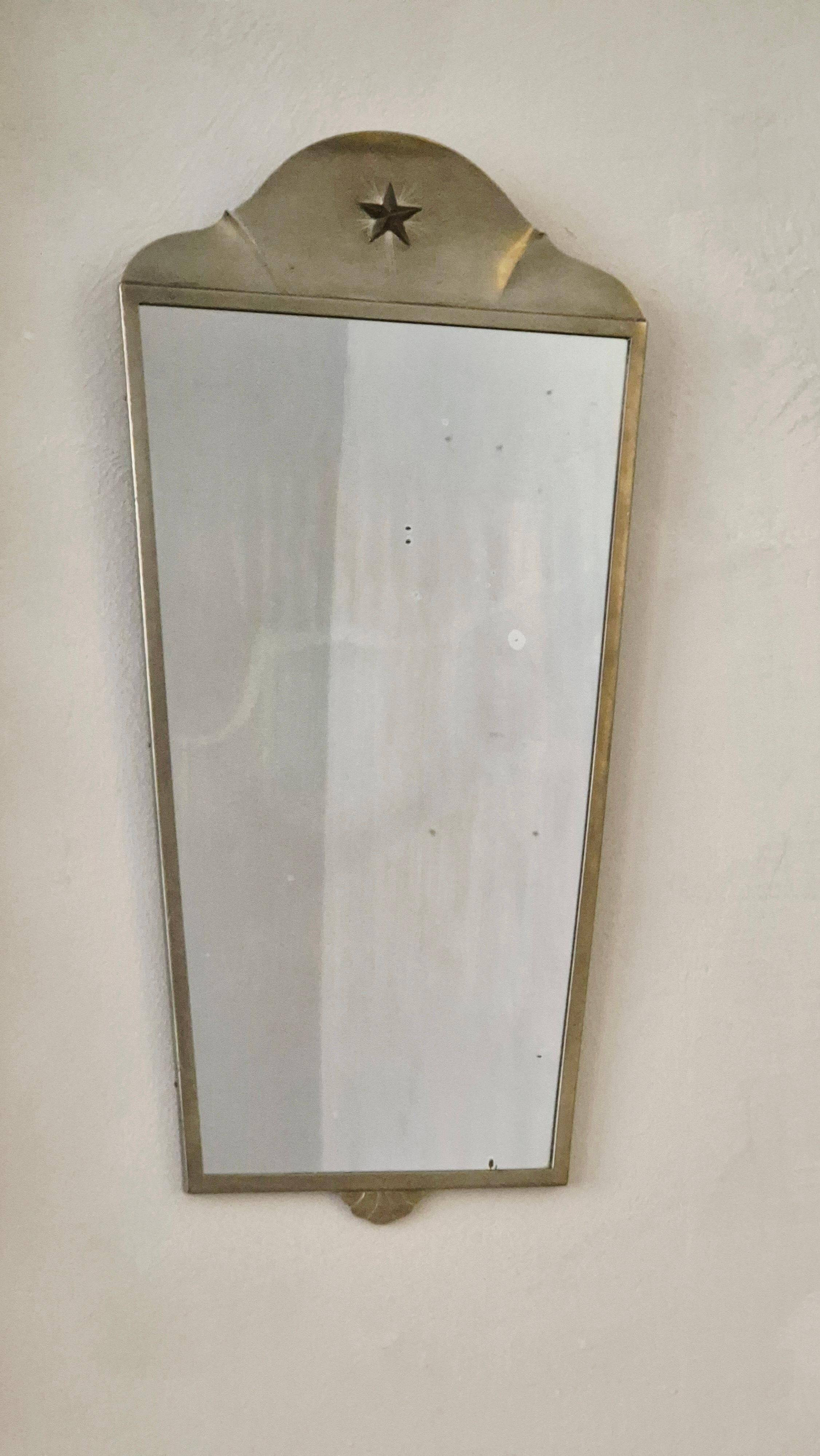 Miroir Grace suédois en étain avec décor d'étoiles en laiton, GAB Guldsmedsaktiebolaget/GAB.