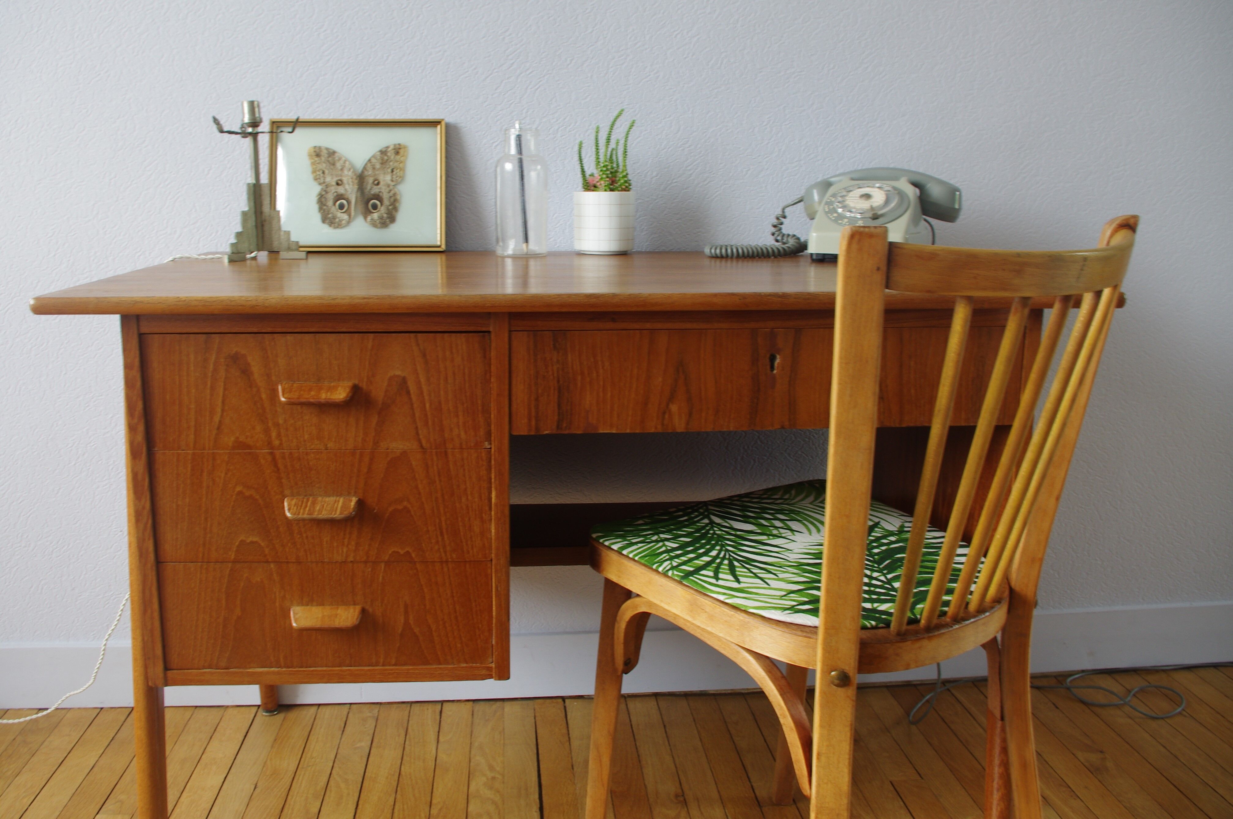 Bureau danois pieds compas