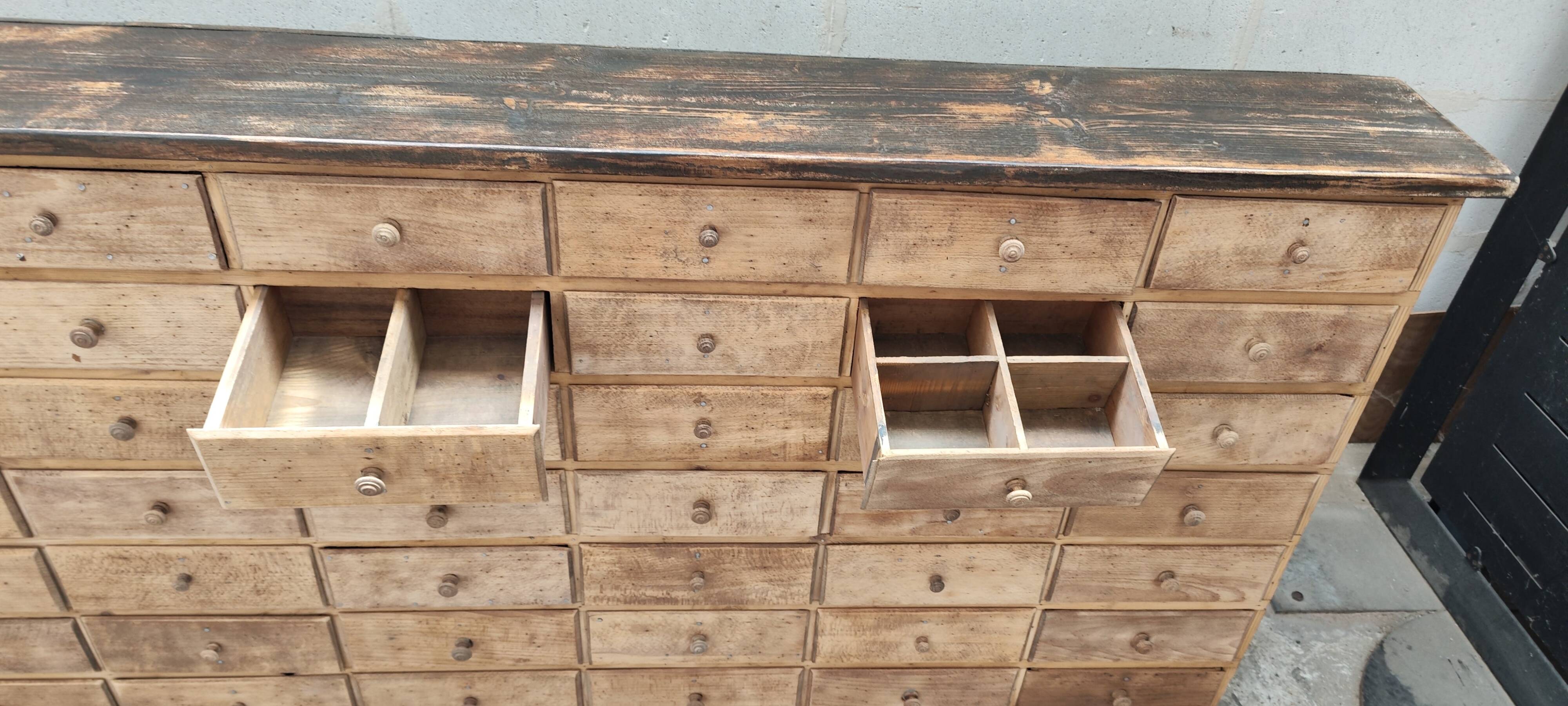 Drawer cabinet for trades, haberdashery cabinet