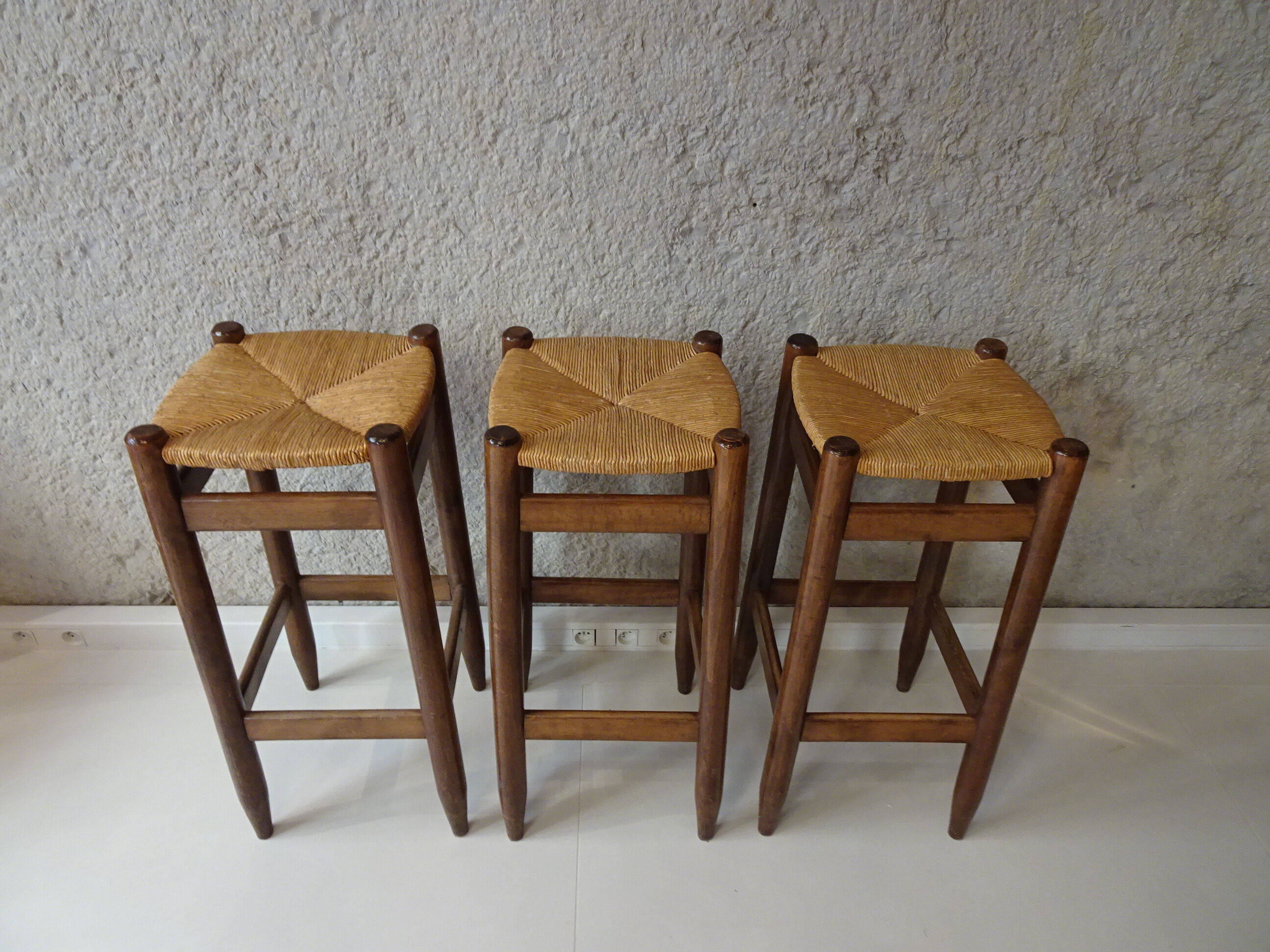 3 Bar stools