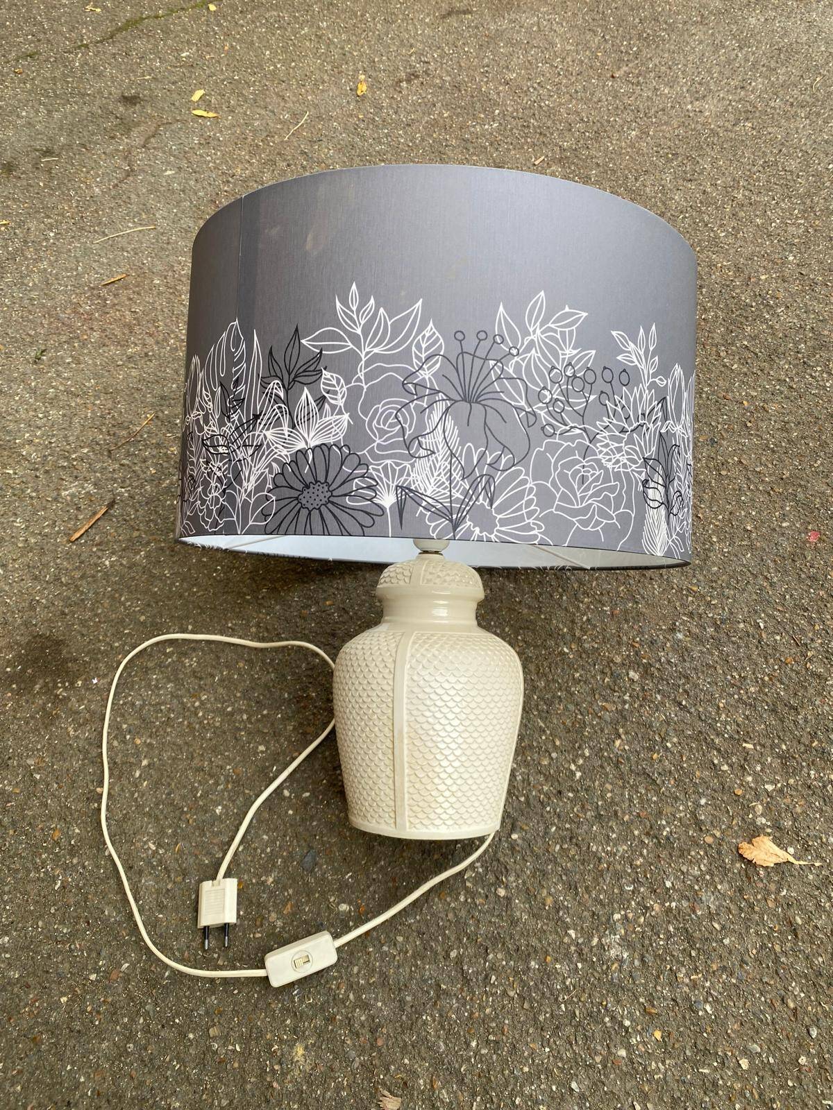 Italian lamp in white ceramic, known as bamboo with a crocodile effect