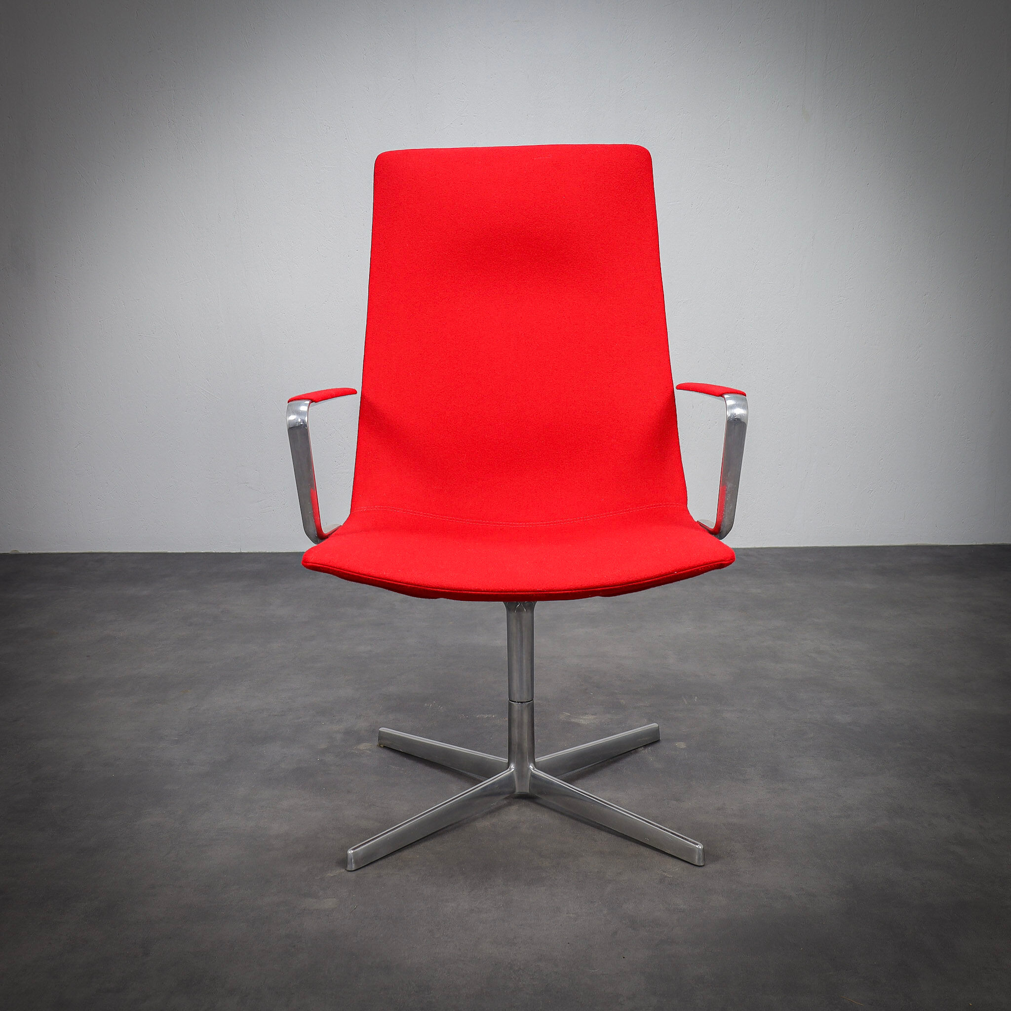 Paire de fauteuils pivotants Catifa 70 par Arper, Italie