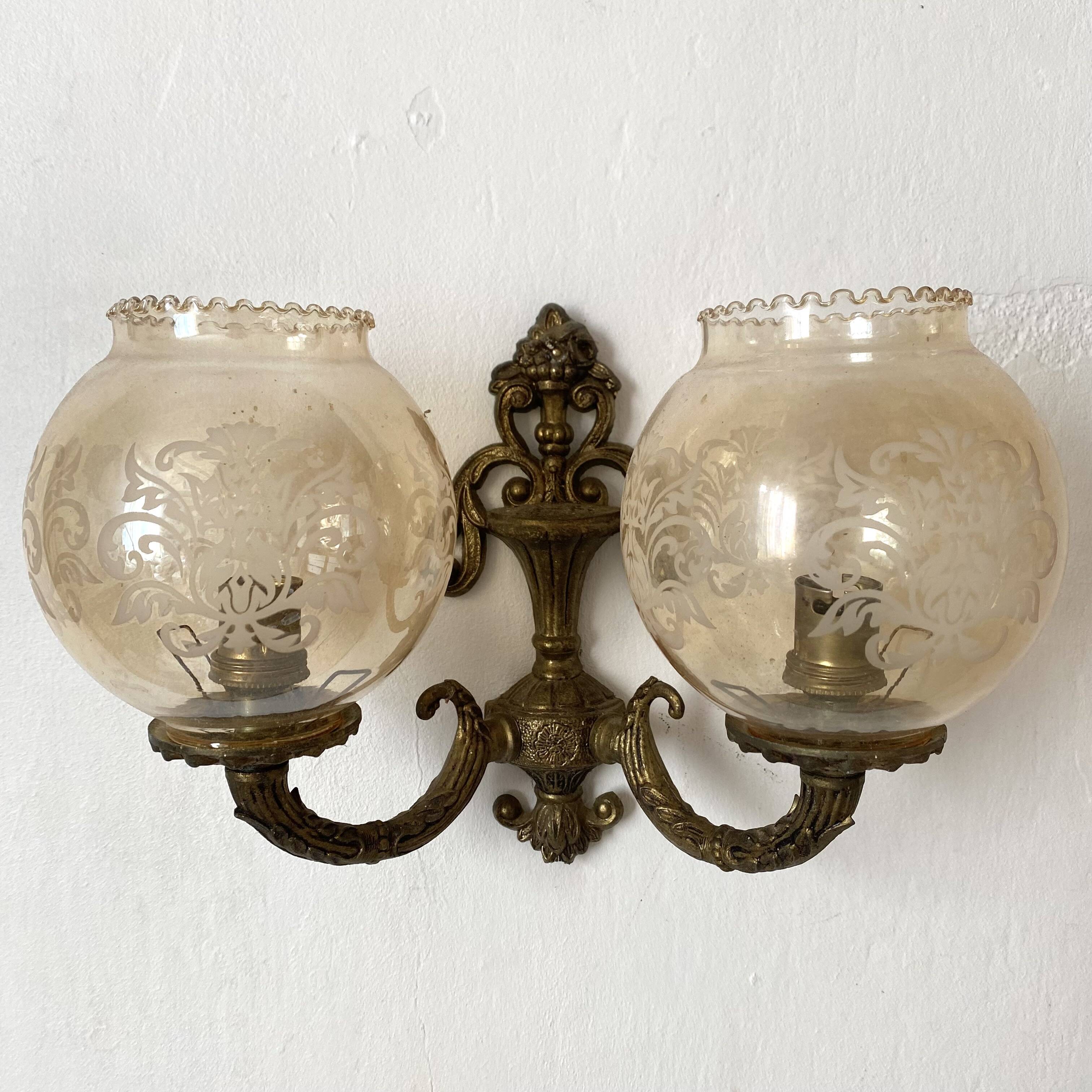 Double retro wall light with etched glass
