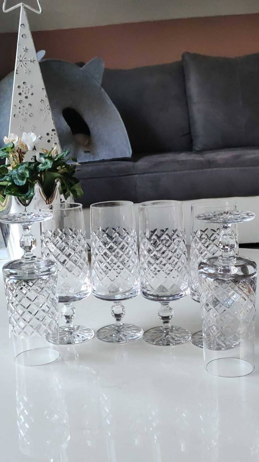 Set 6 champagne flutes, Lorraine crystal. Diamond/crosshair patterns. High 16 cm